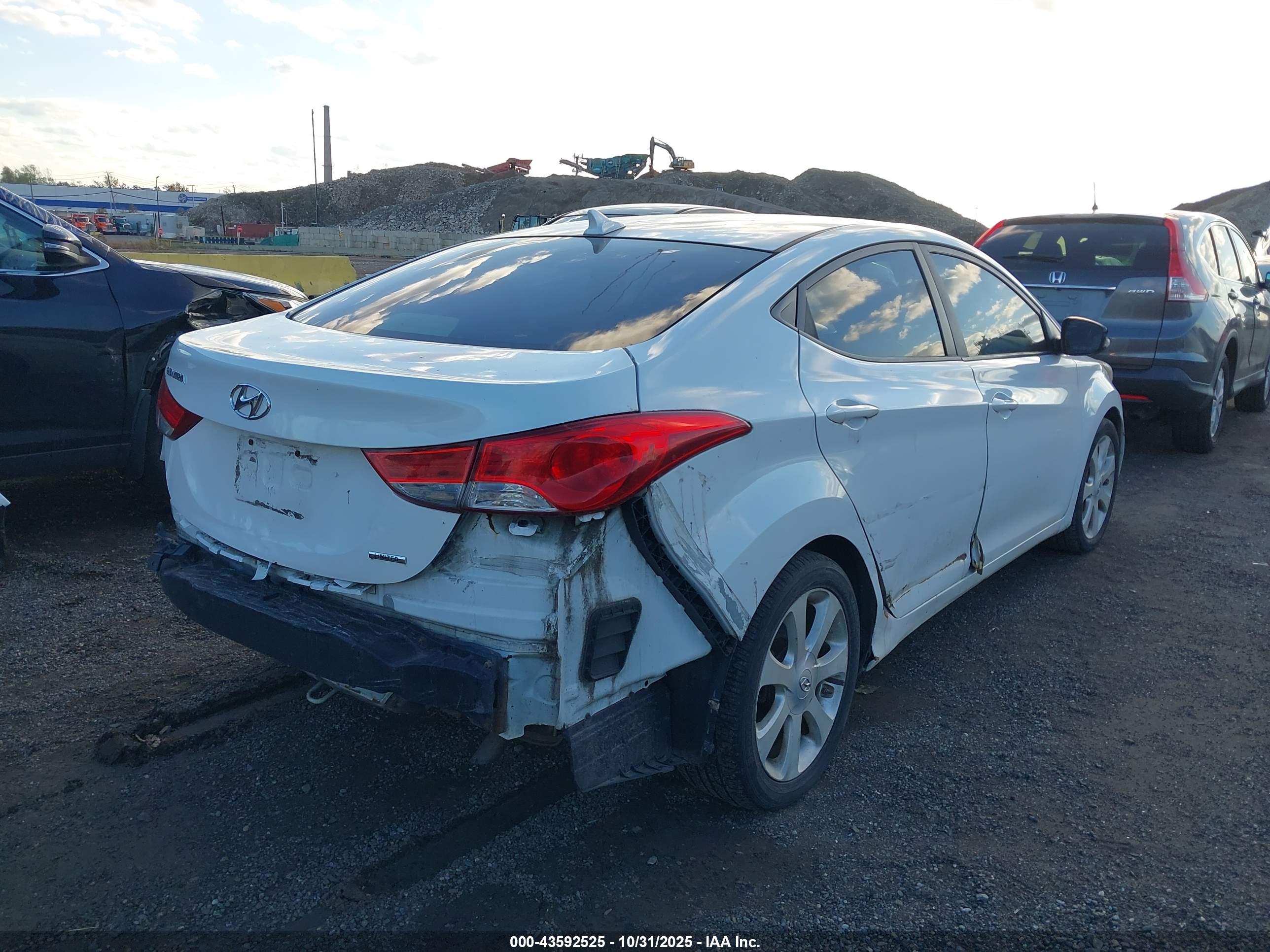 HYUNDAI ELANTRA image 6