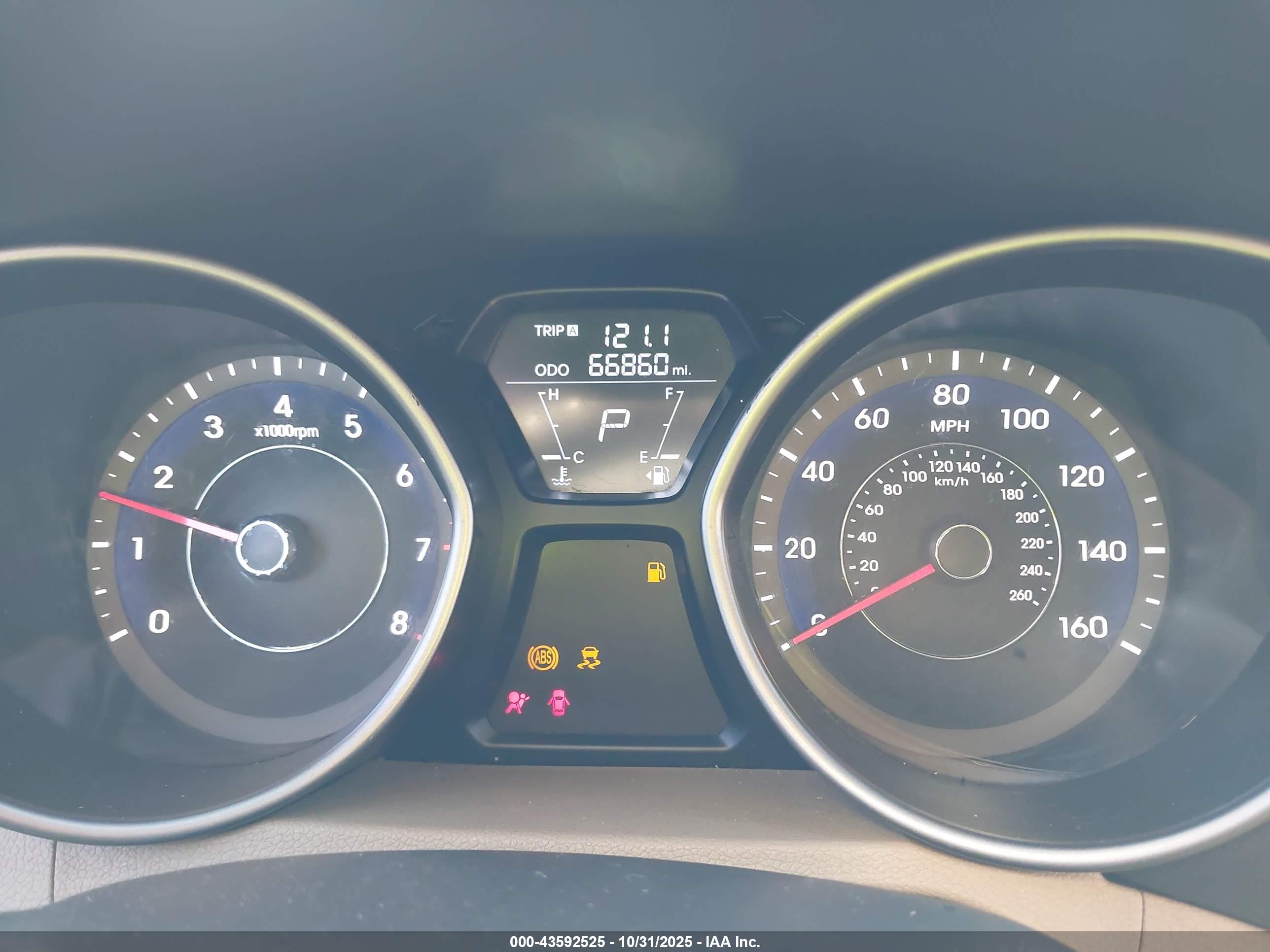 HYUNDAI ELANTRA image 7