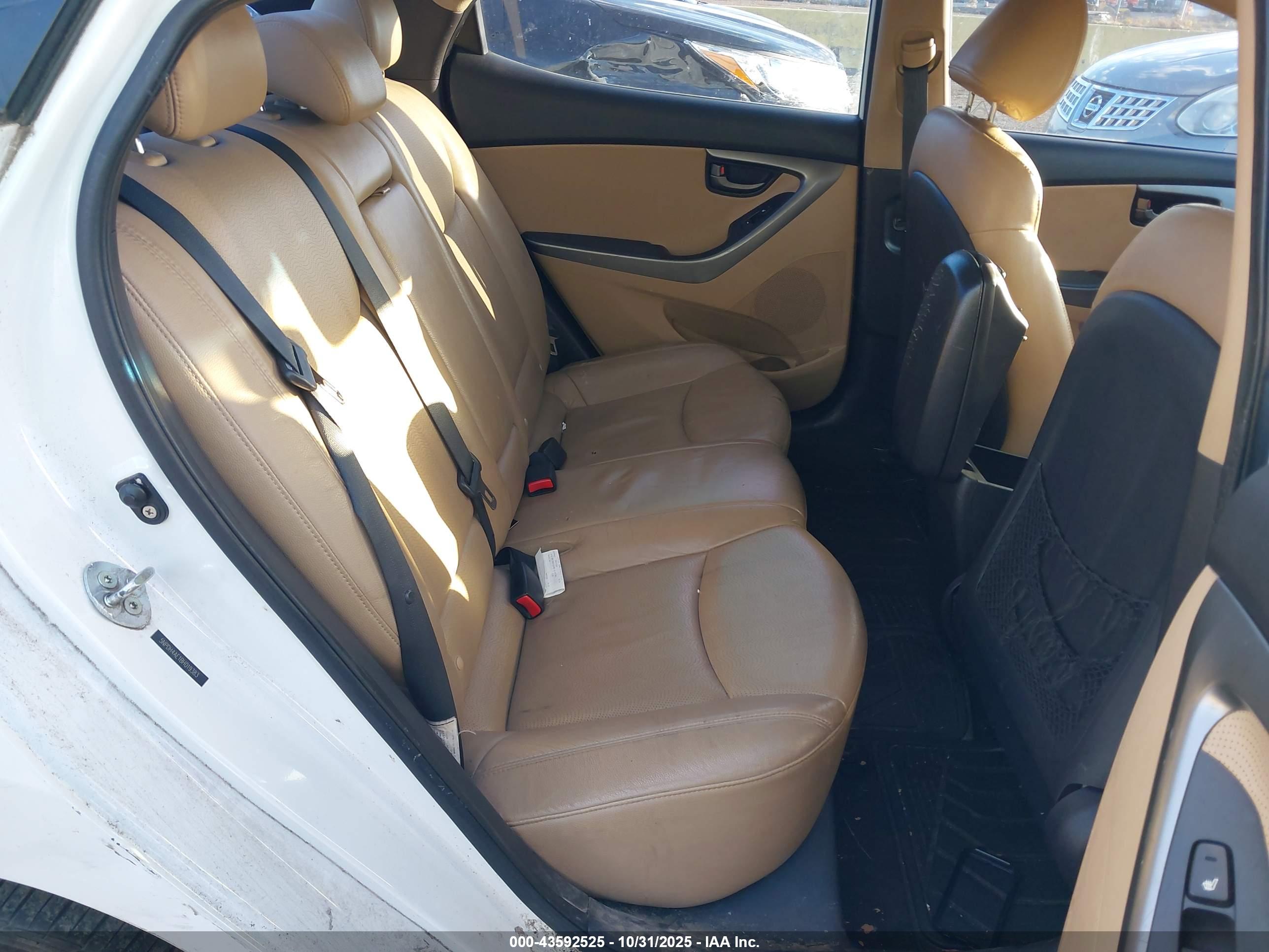 HYUNDAI ELANTRA image 8