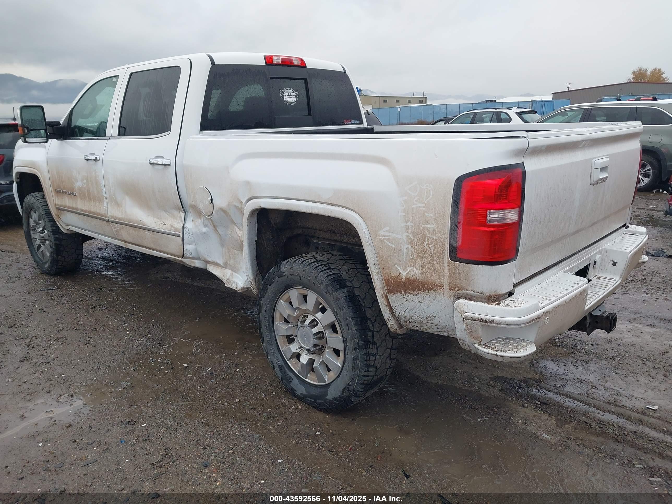 GMC SIERRA image 3