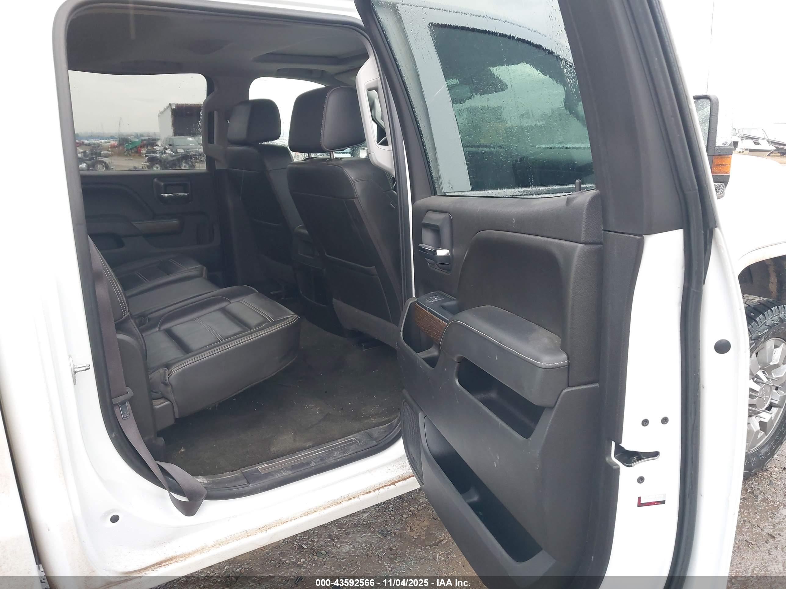 GMC SIERRA image 8