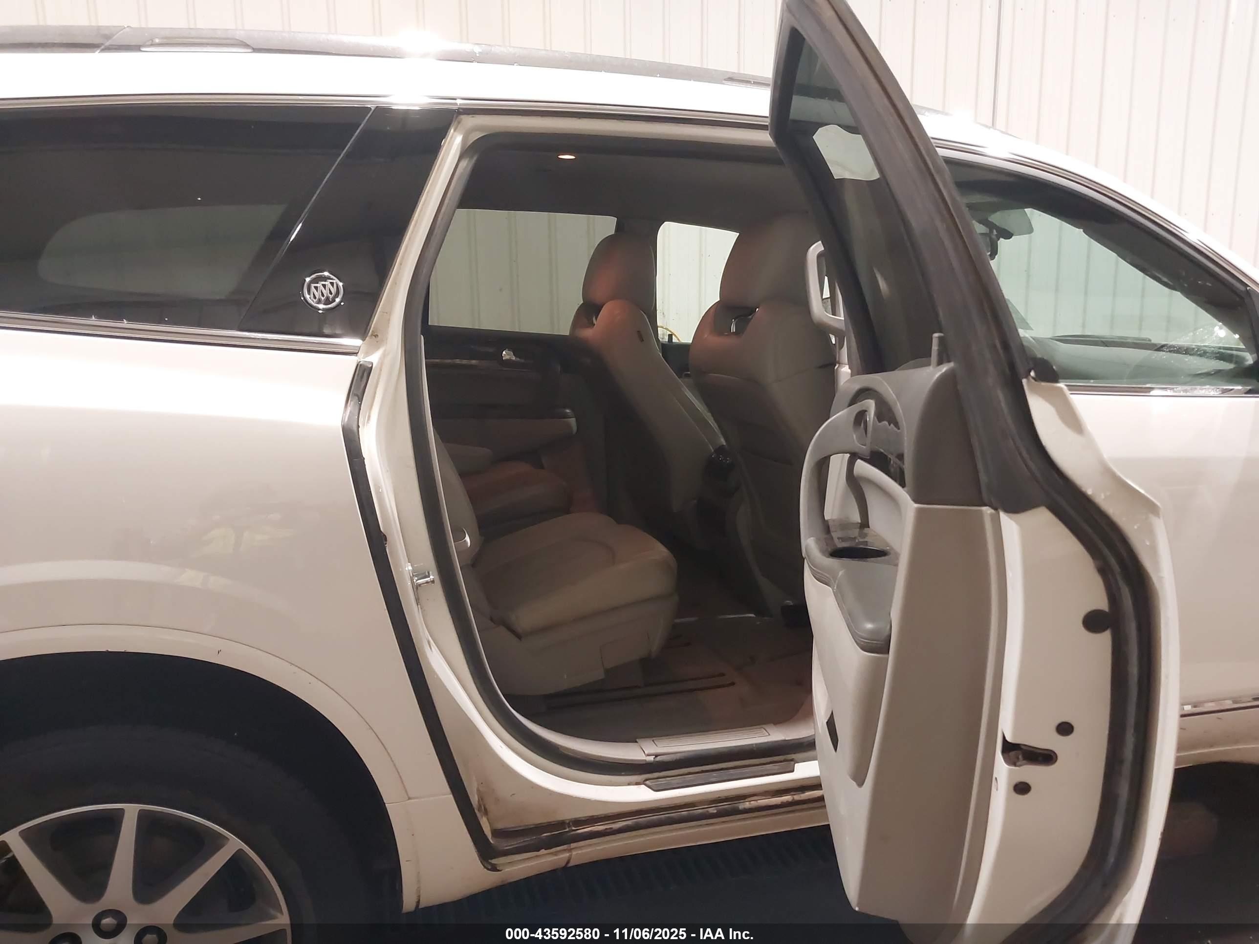 BUICK ENCLAVE image 8