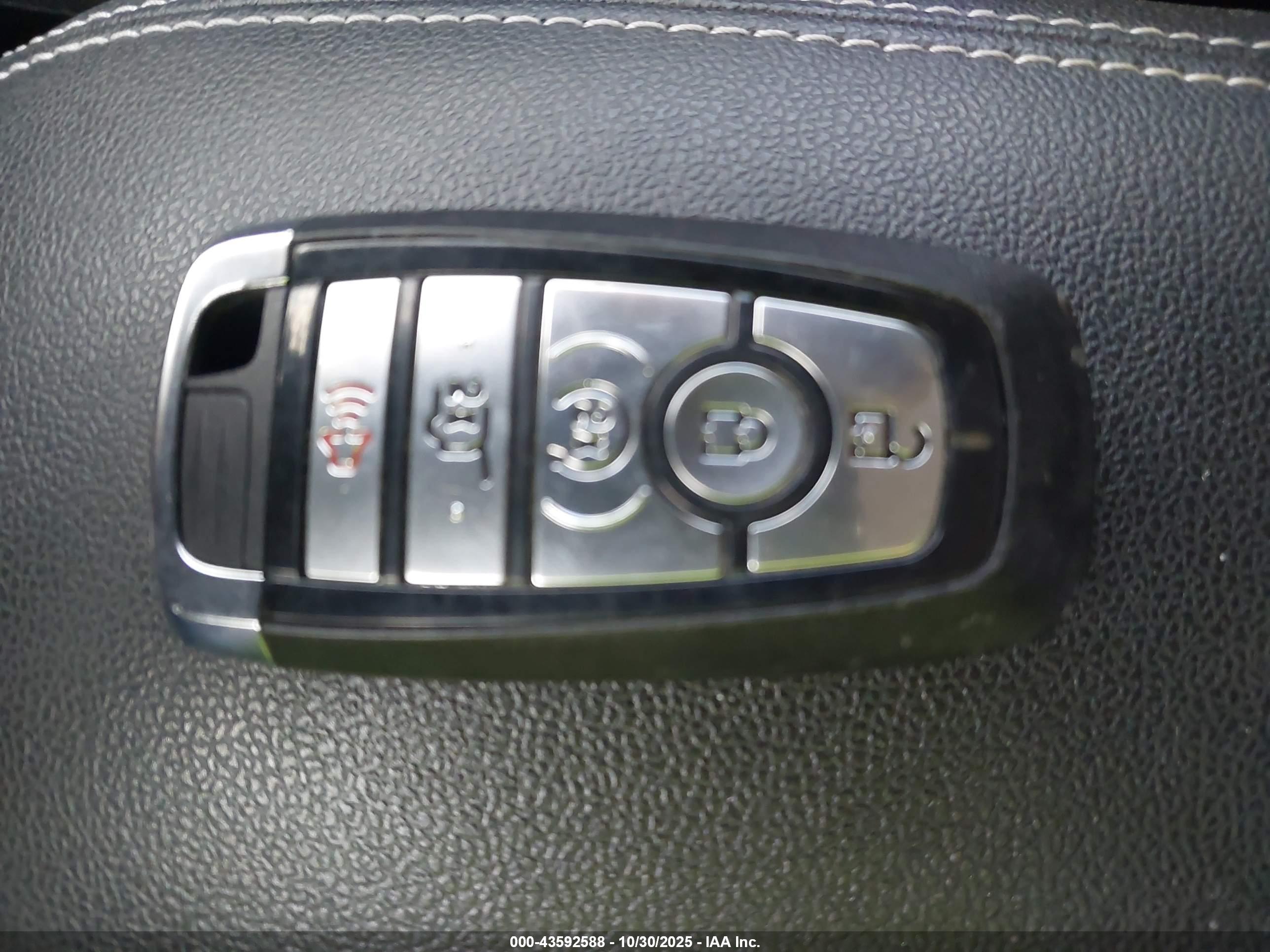 FORD ESCAPE image 11