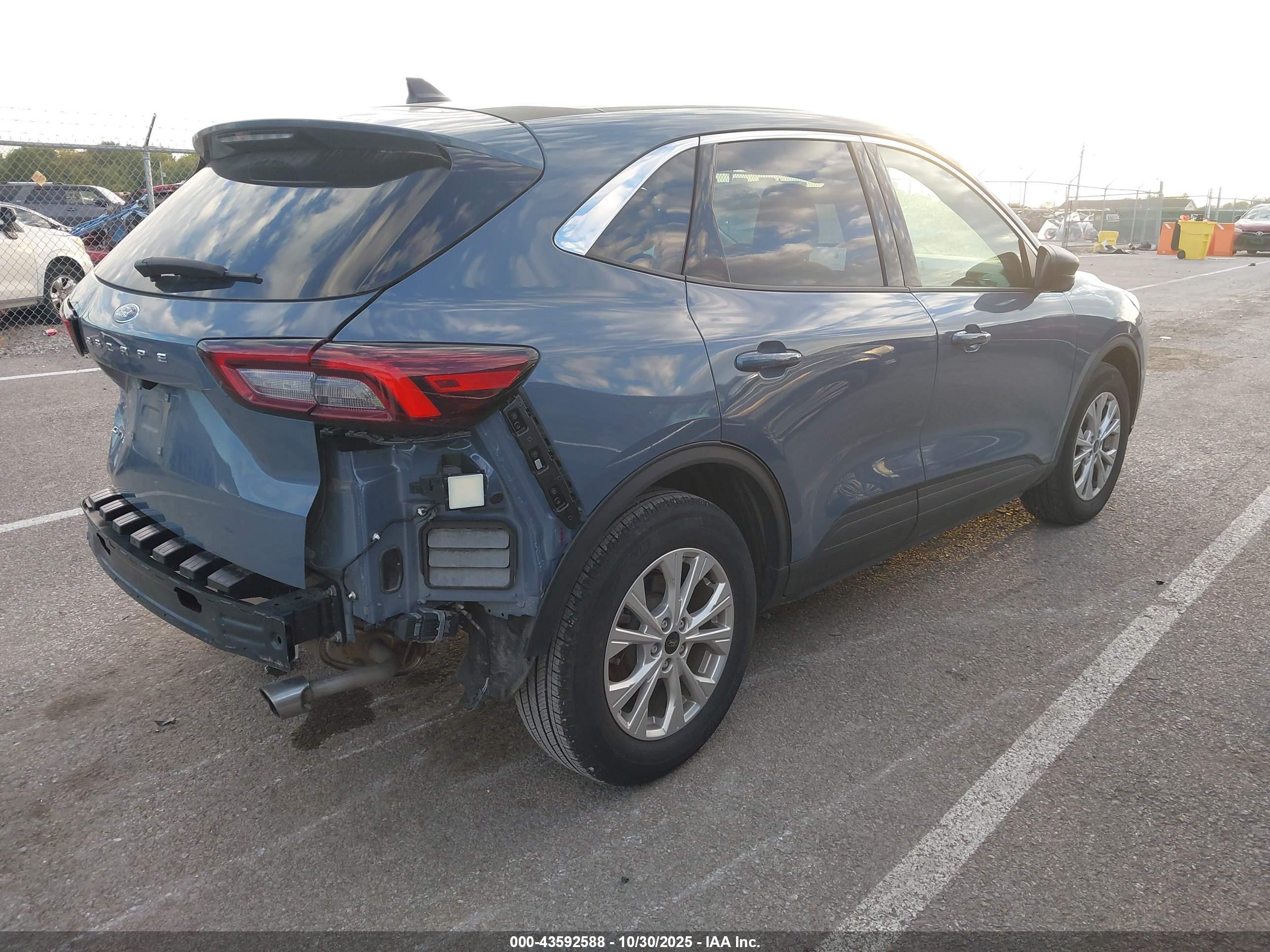 FORD ESCAPE image 4