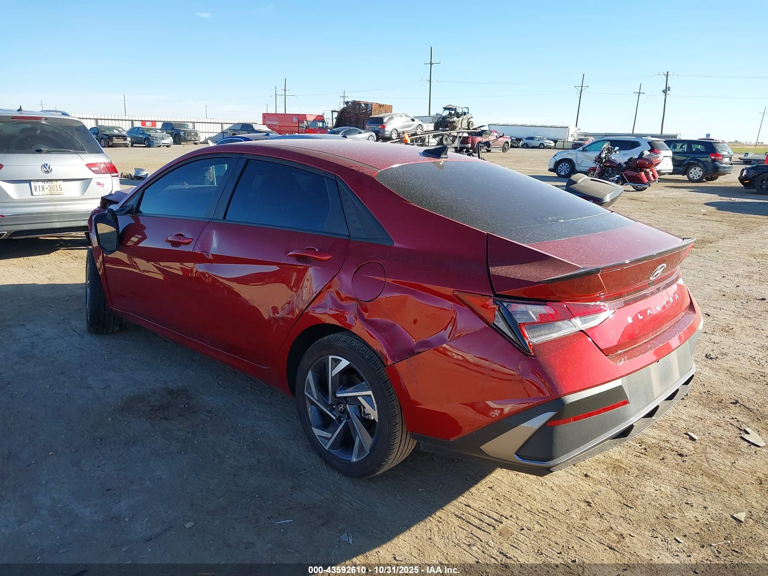 HYUNDAI ELANTRA image 3
