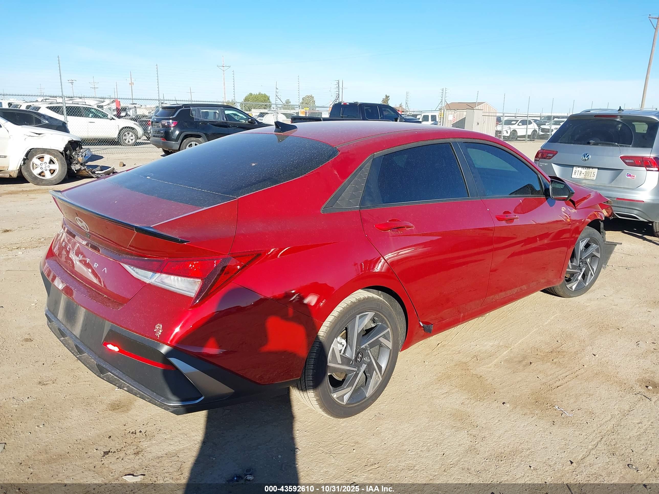 HYUNDAI ELANTRA image 4