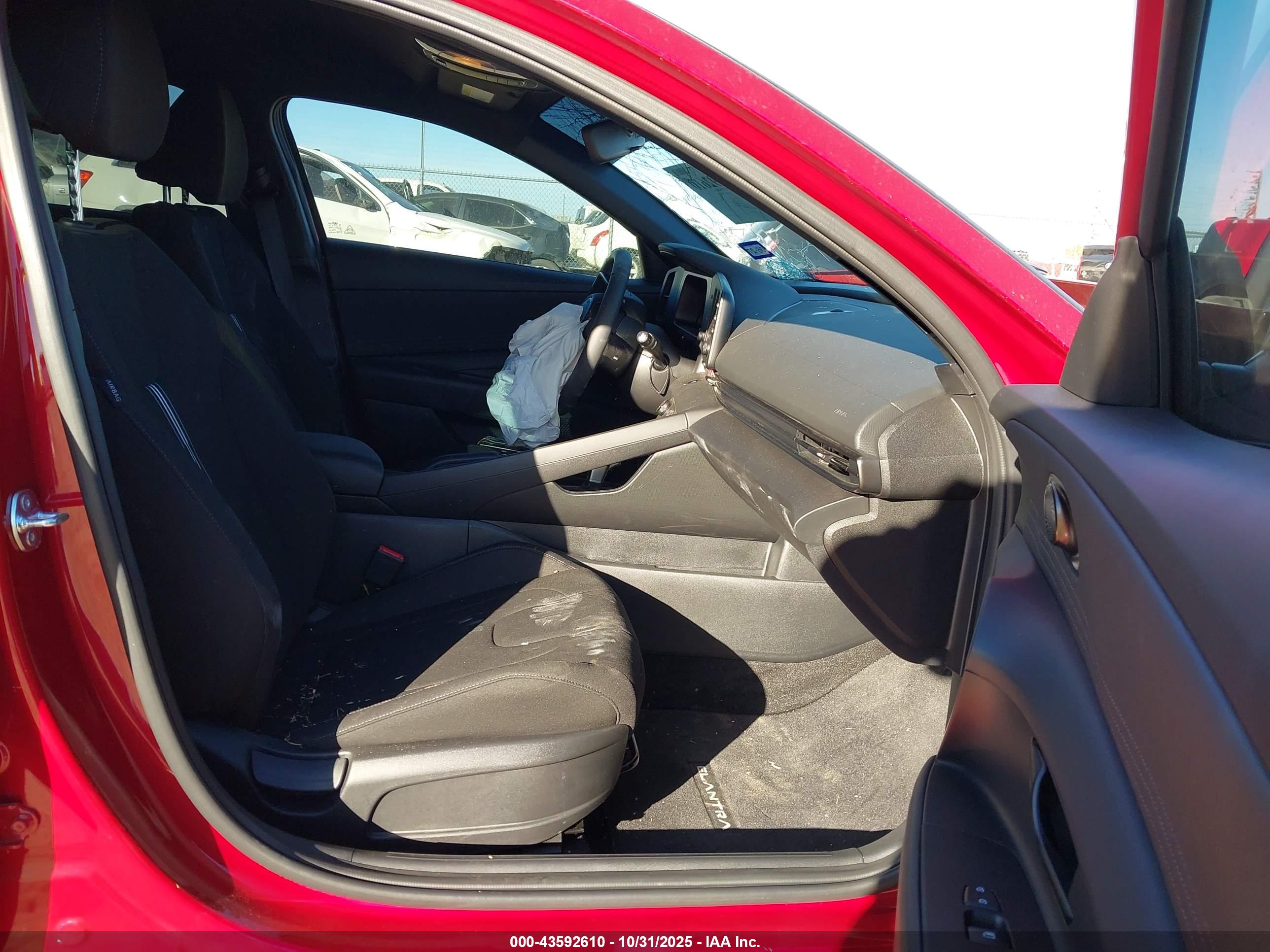 HYUNDAI ELANTRA image 5