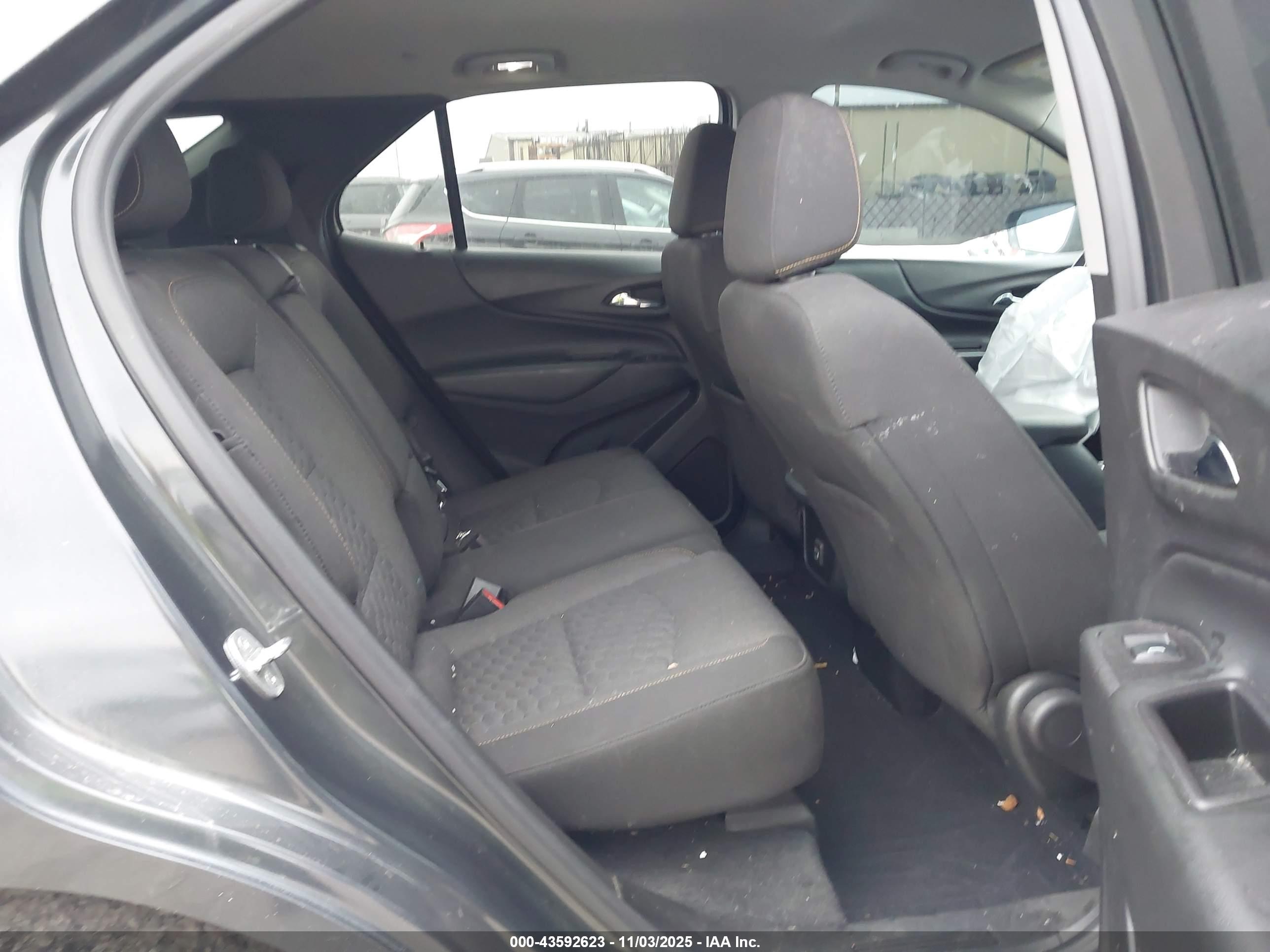 CHEVROLET EQUINOX image 8