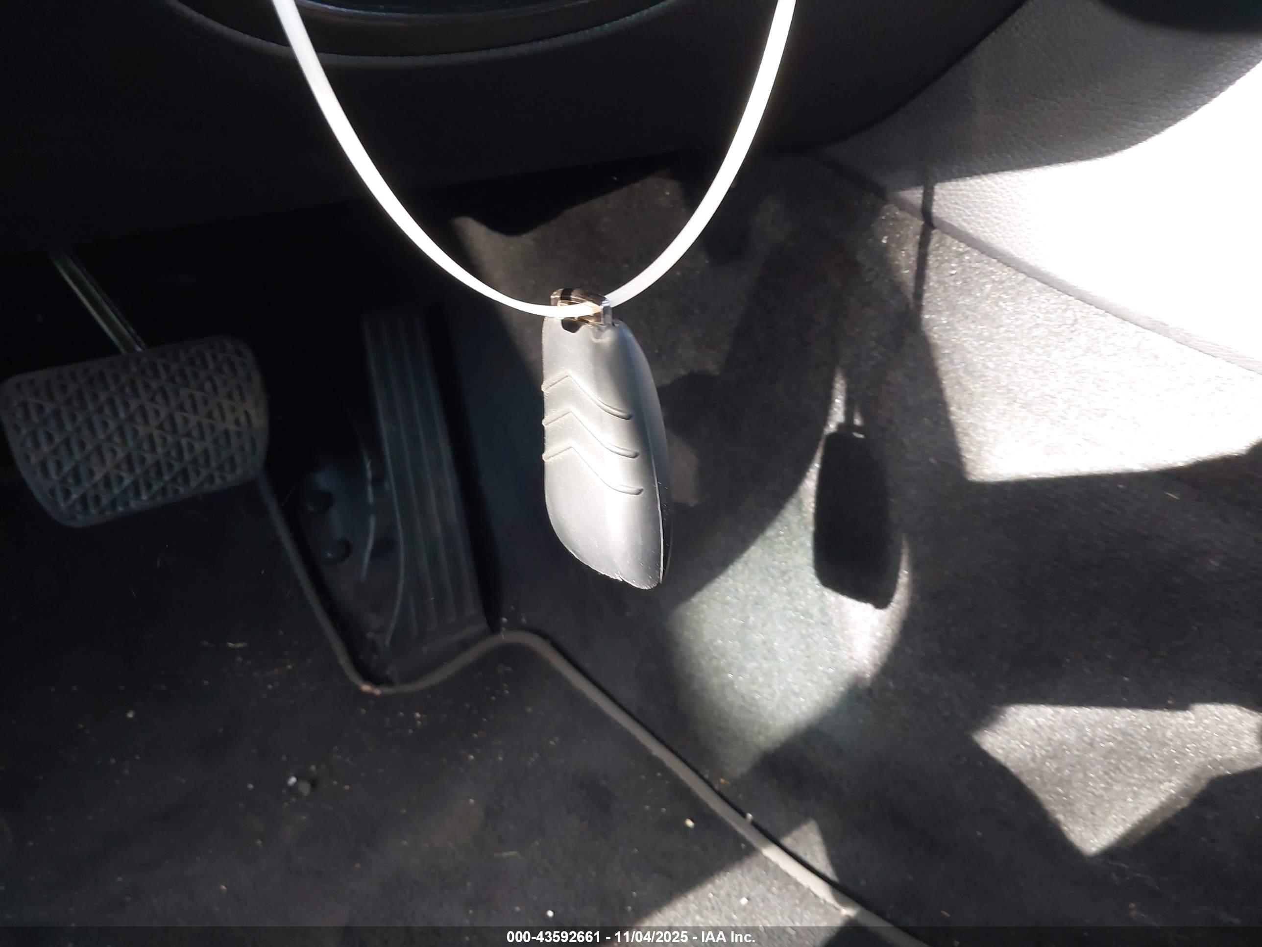 MERCEDES-BENZ E image 11