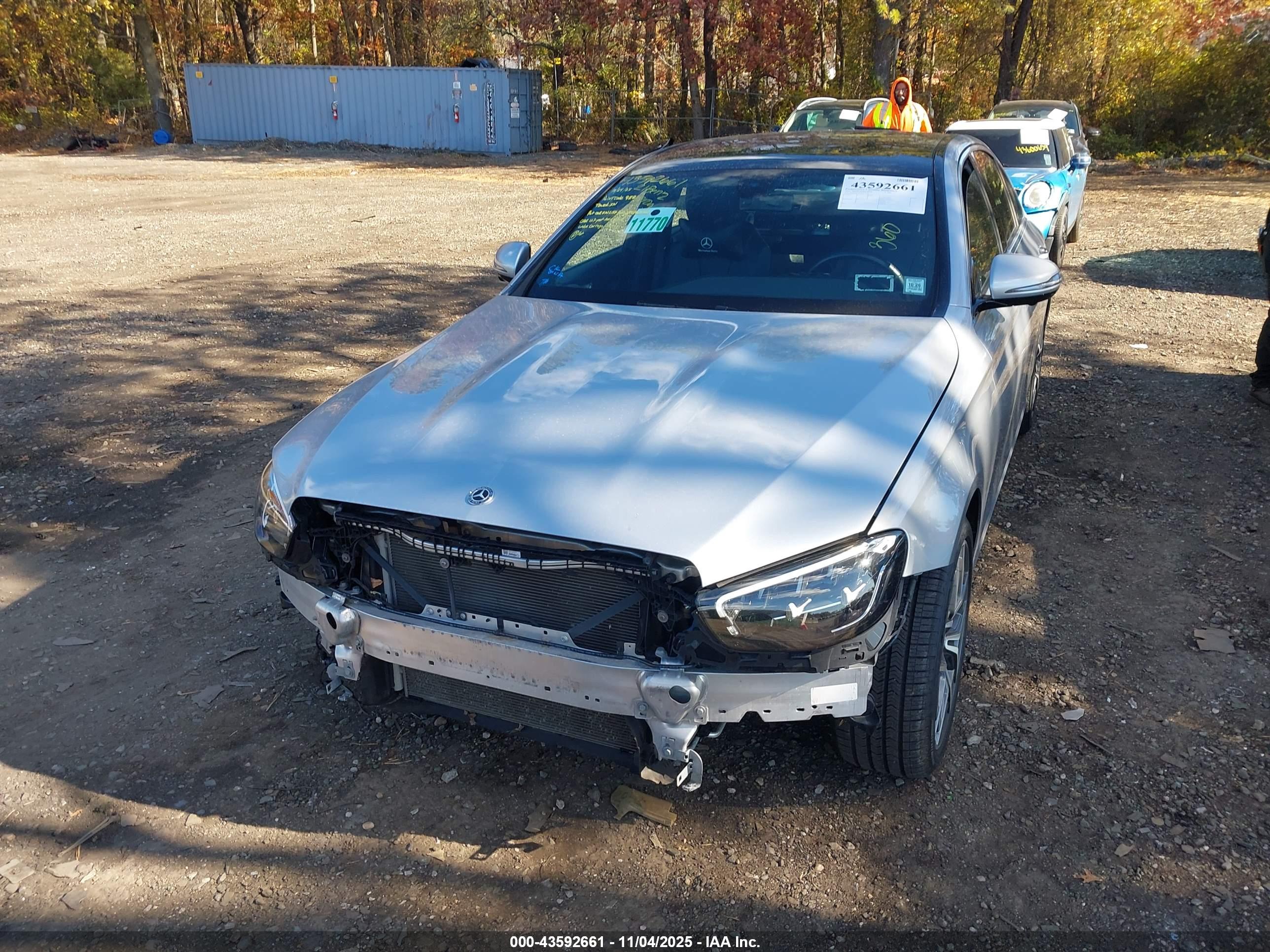MERCEDES-BENZ E image 6