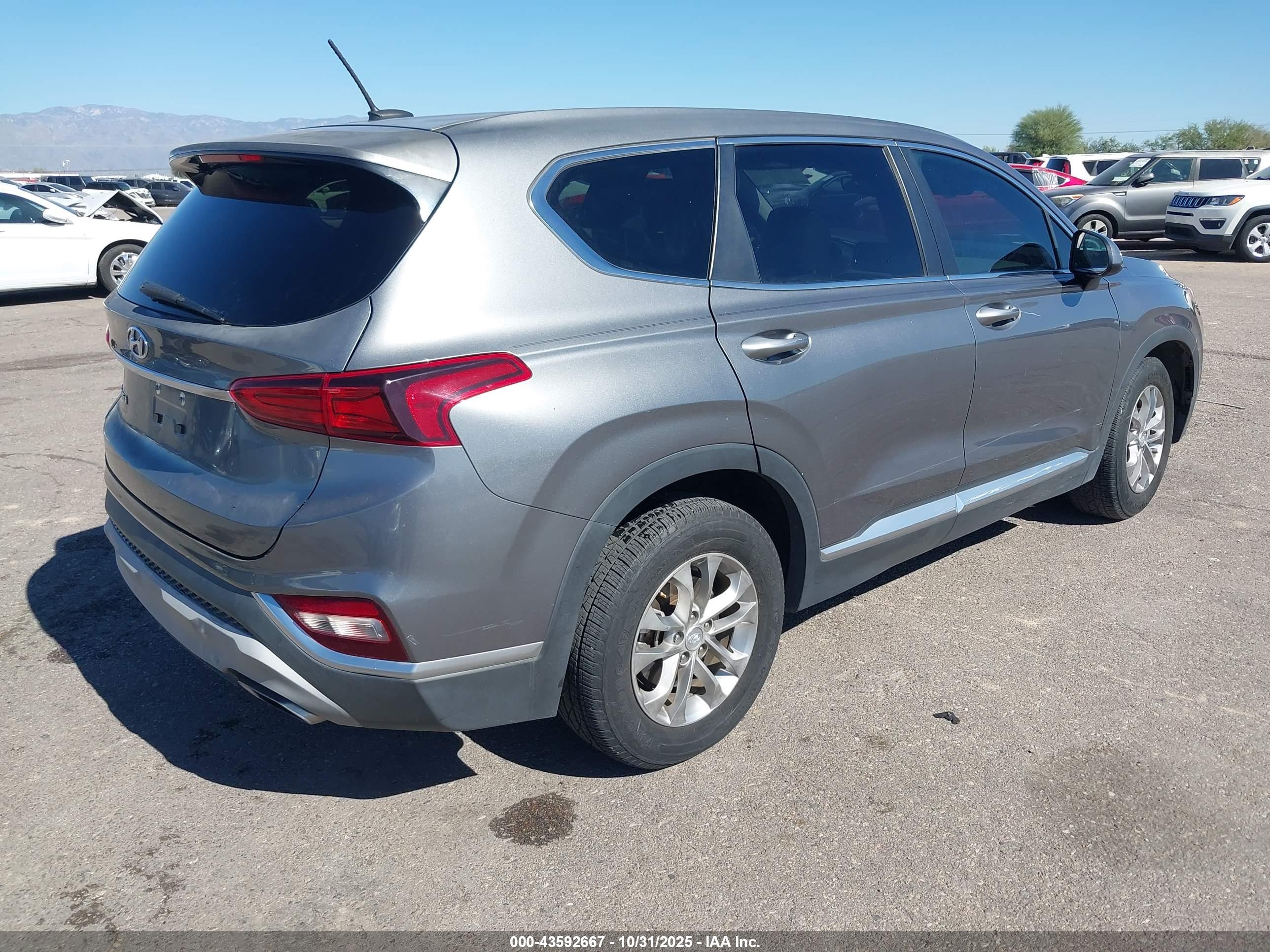 HYUNDAI SANTA image 4