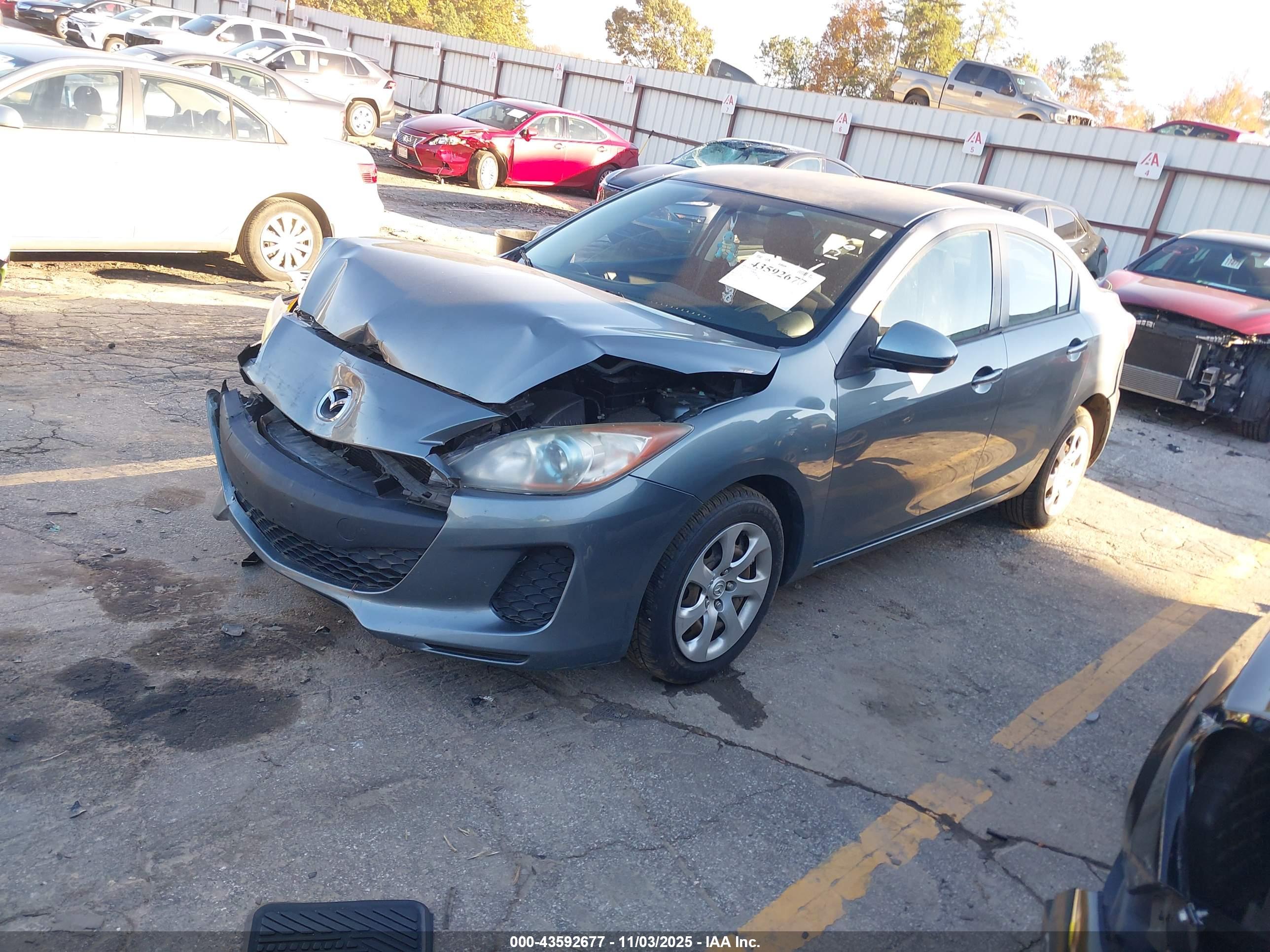 MAZDA MAZDA3 image 2