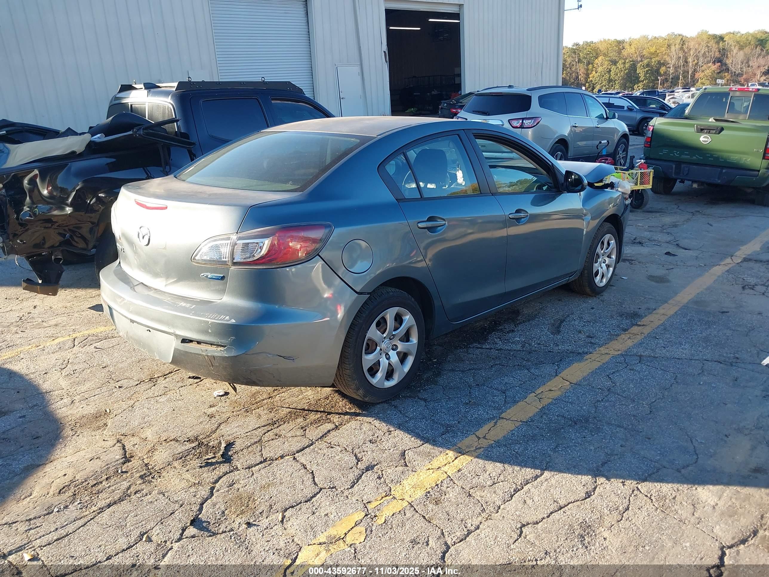 MAZDA MAZDA3 image 4
