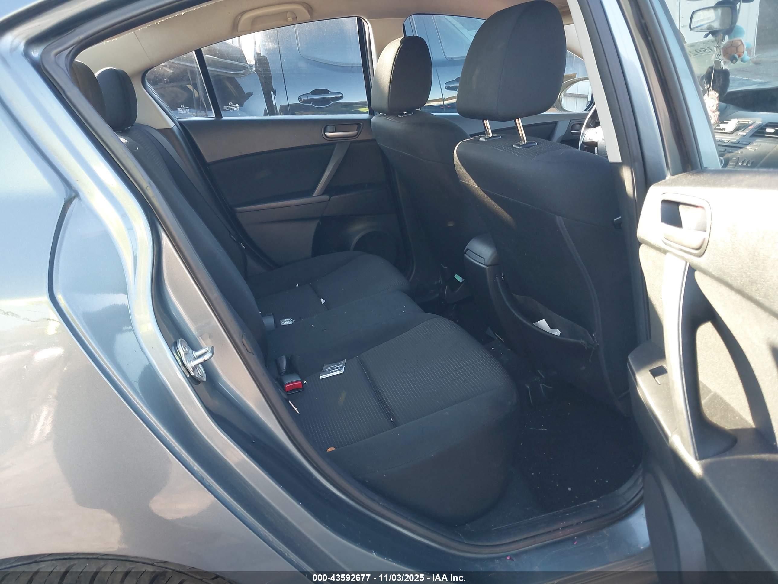 MAZDA MAZDA3 image 8