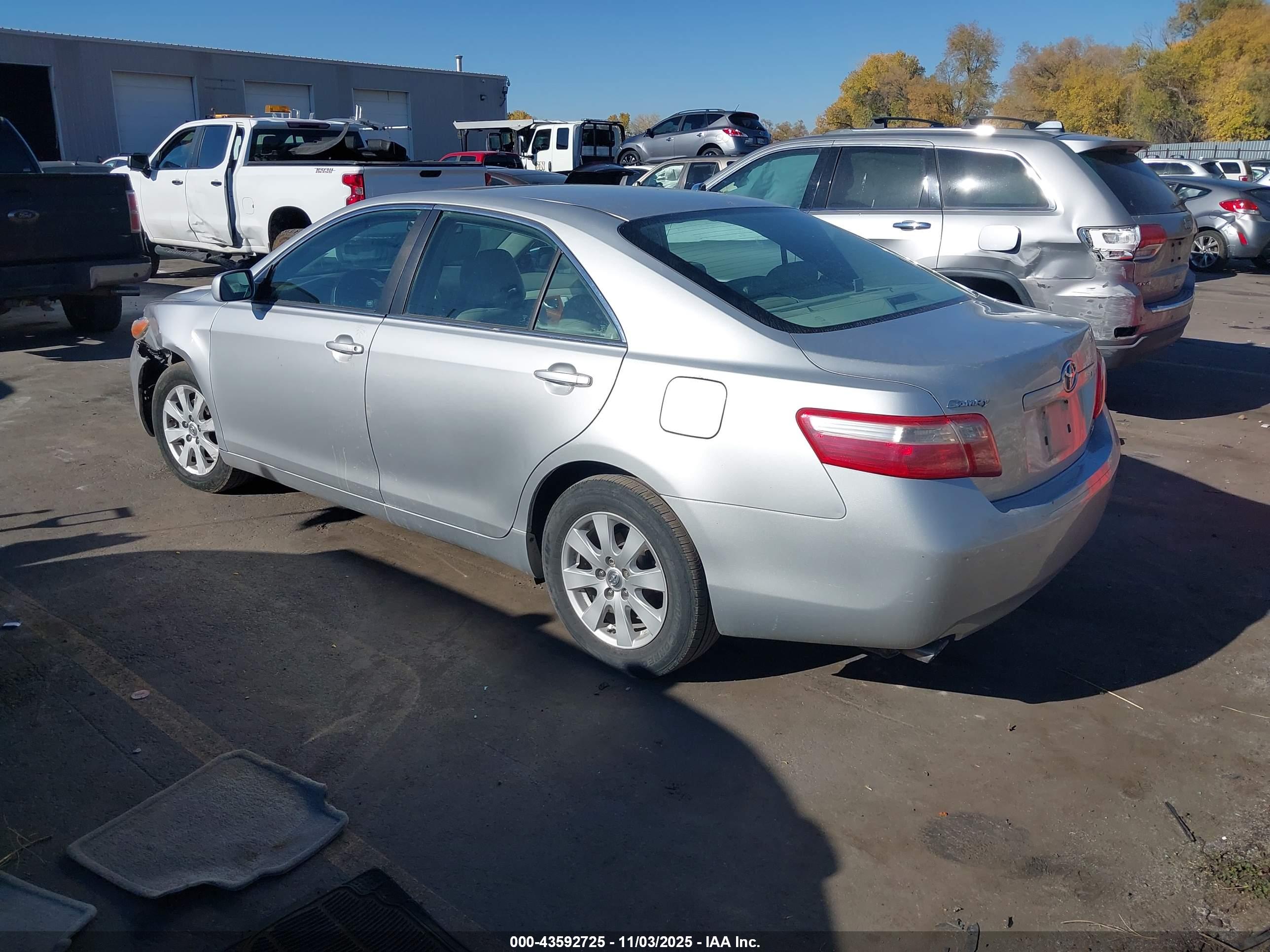 TOYOTA CAMRY image 3