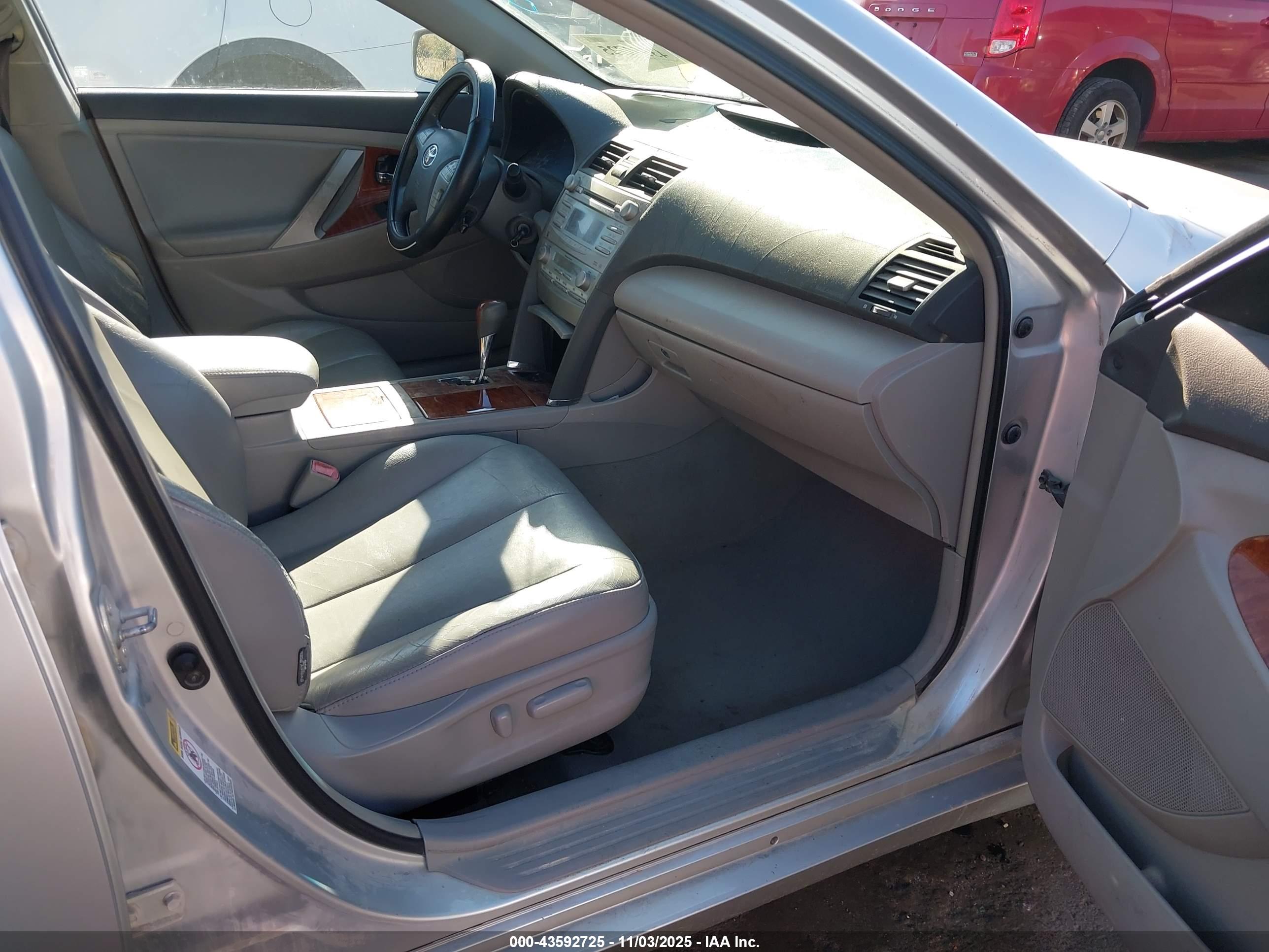 TOYOTA CAMRY image 5