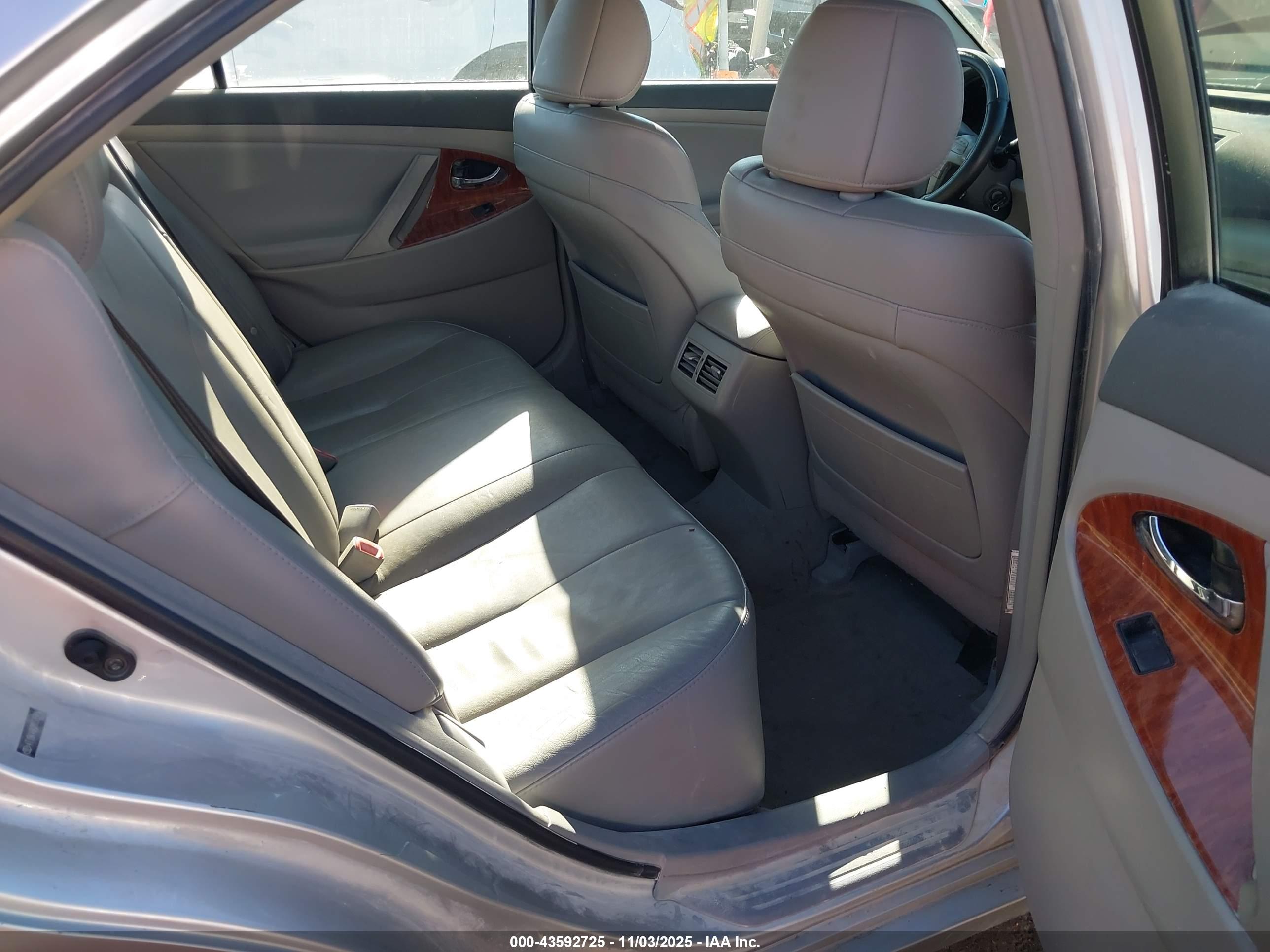 TOYOTA CAMRY image 8