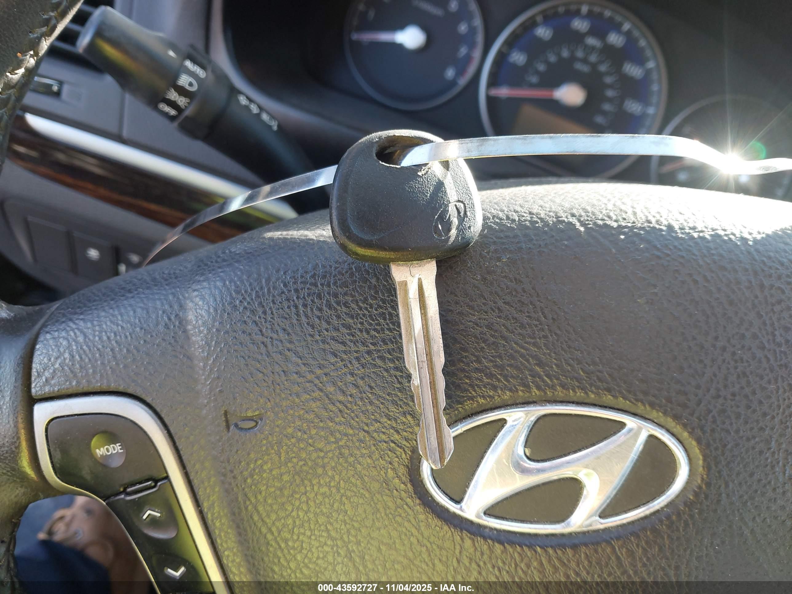 HYUNDAI SANTA image 11