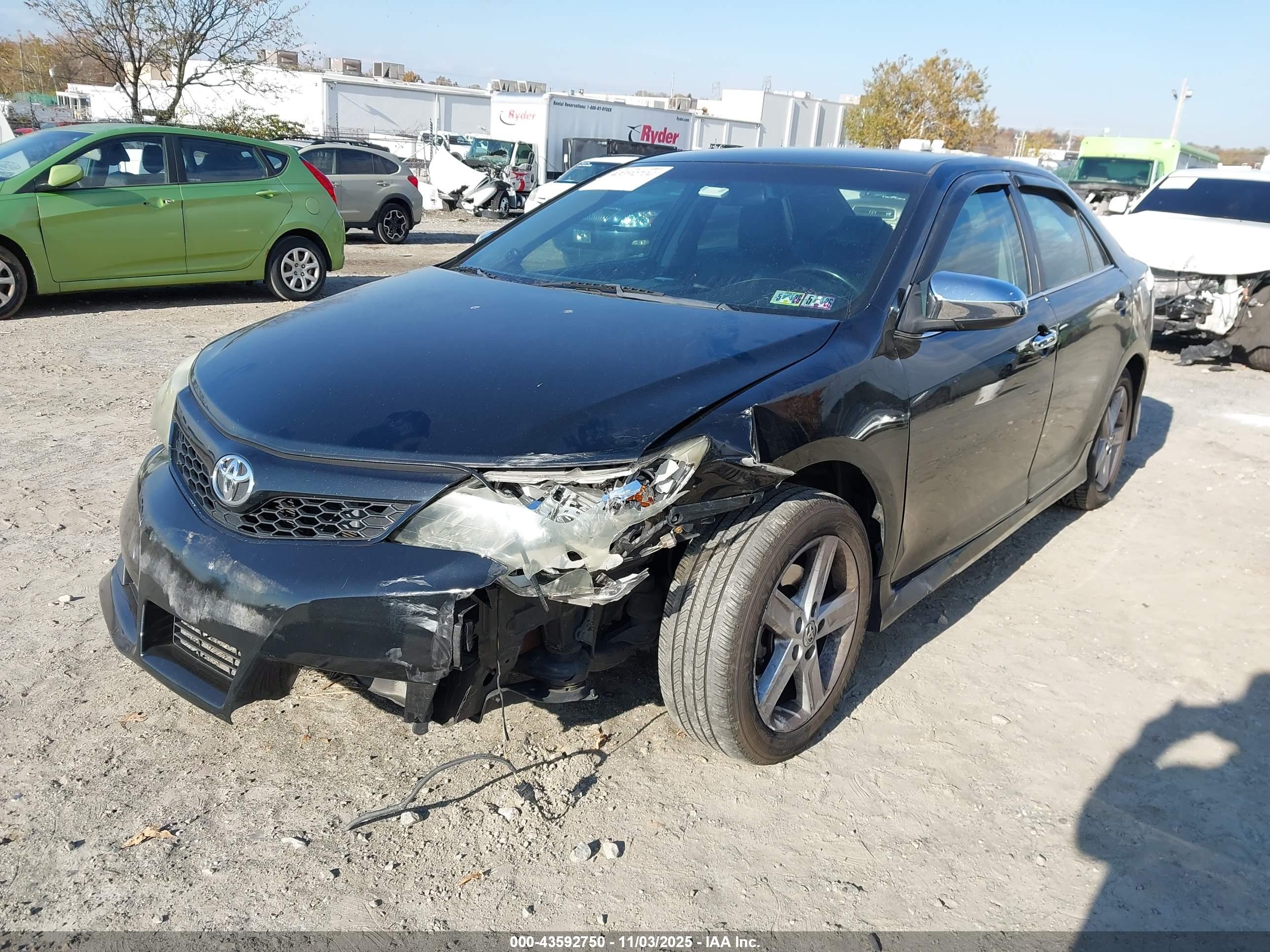 TOYOTA CAMRY image 2