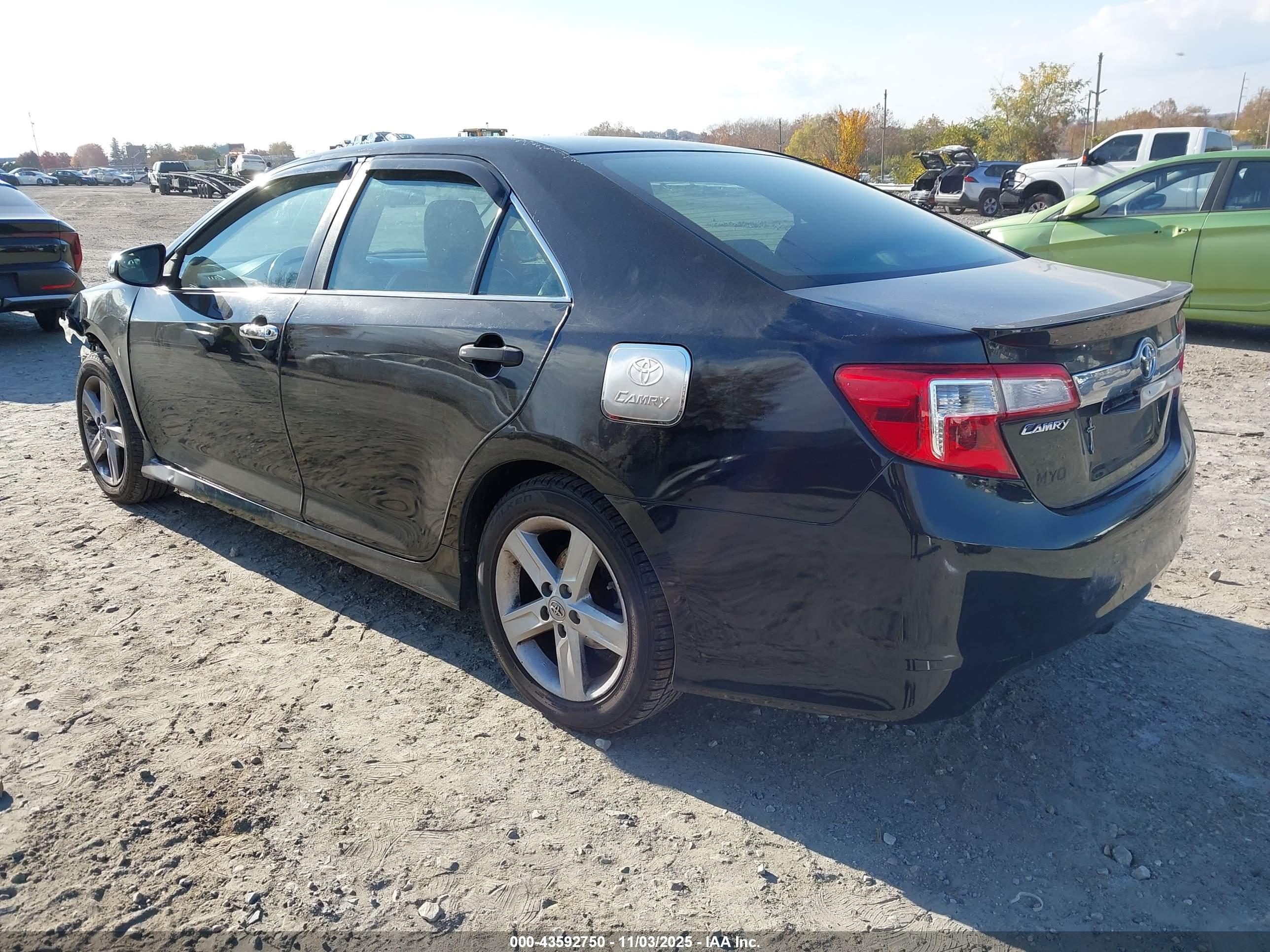 TOYOTA CAMRY image 3