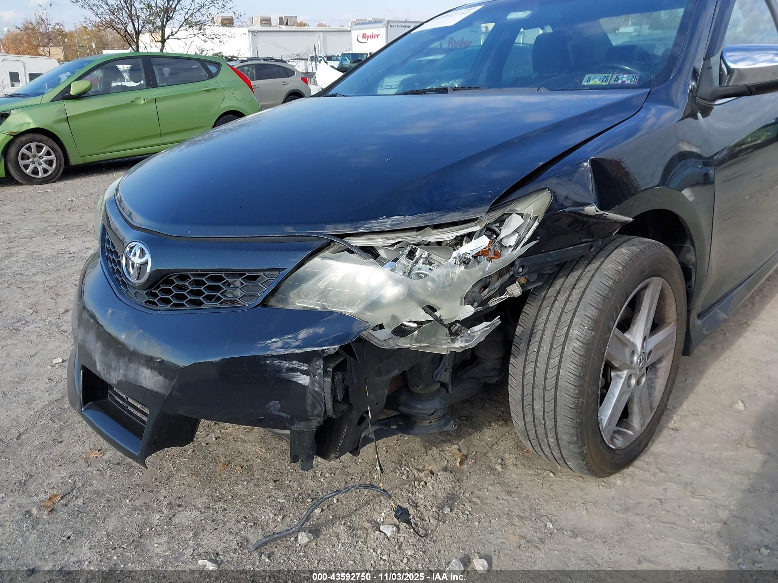 TOYOTA CAMRY image 6