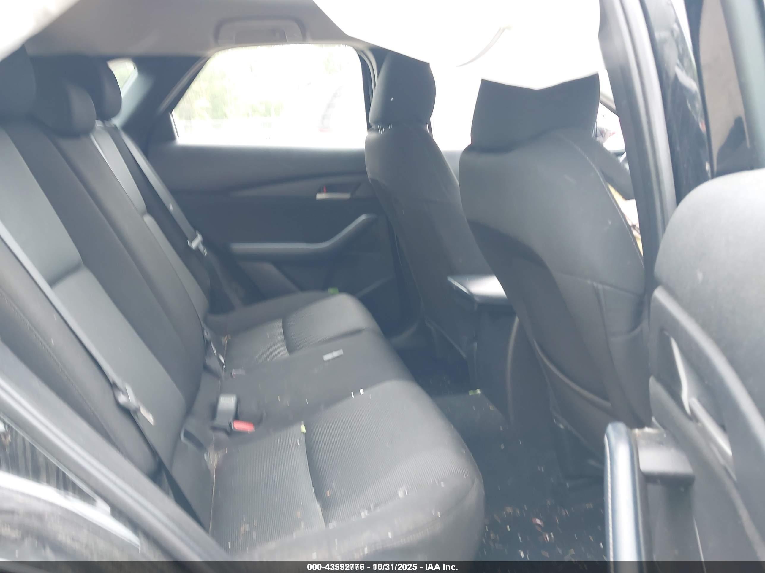 MAZDA CX-30 image 8