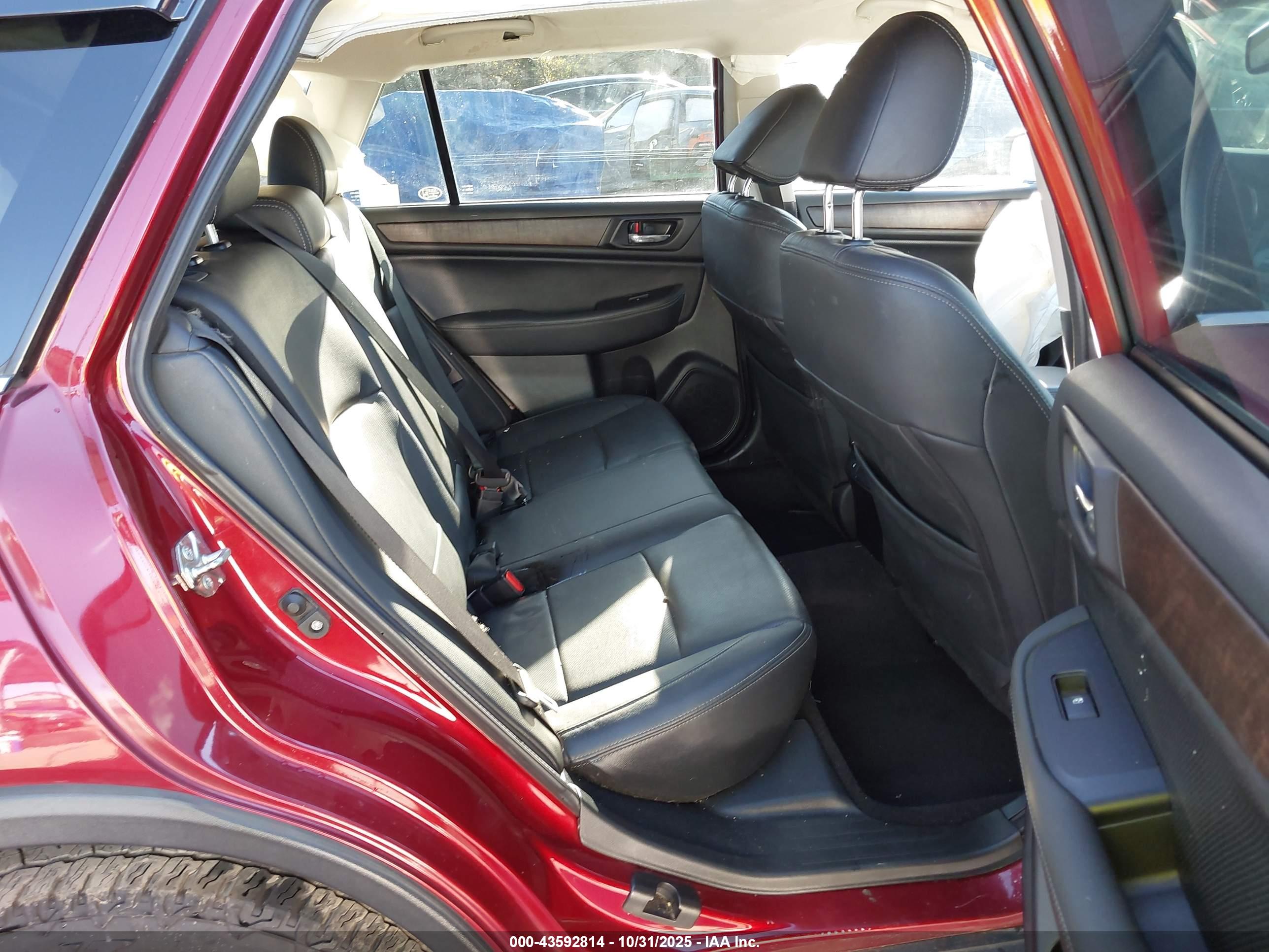 SUBARU OUTBACK image 8