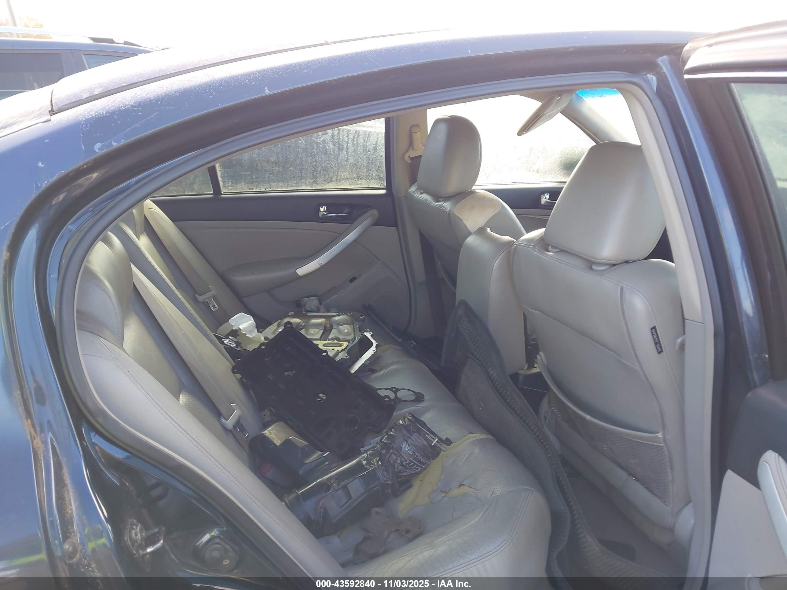 INFINITI G35X image 8