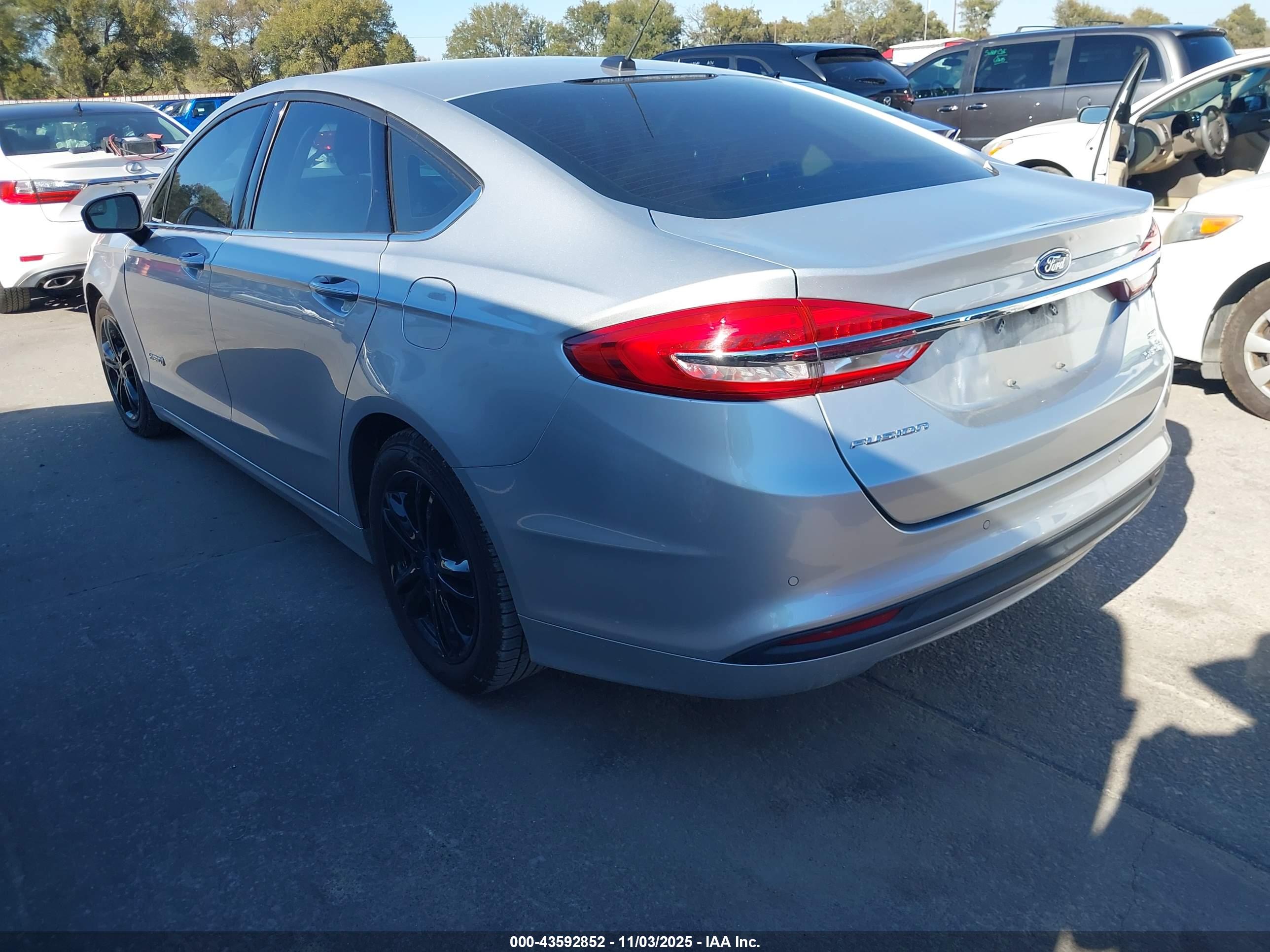 FORD FUSION image 3