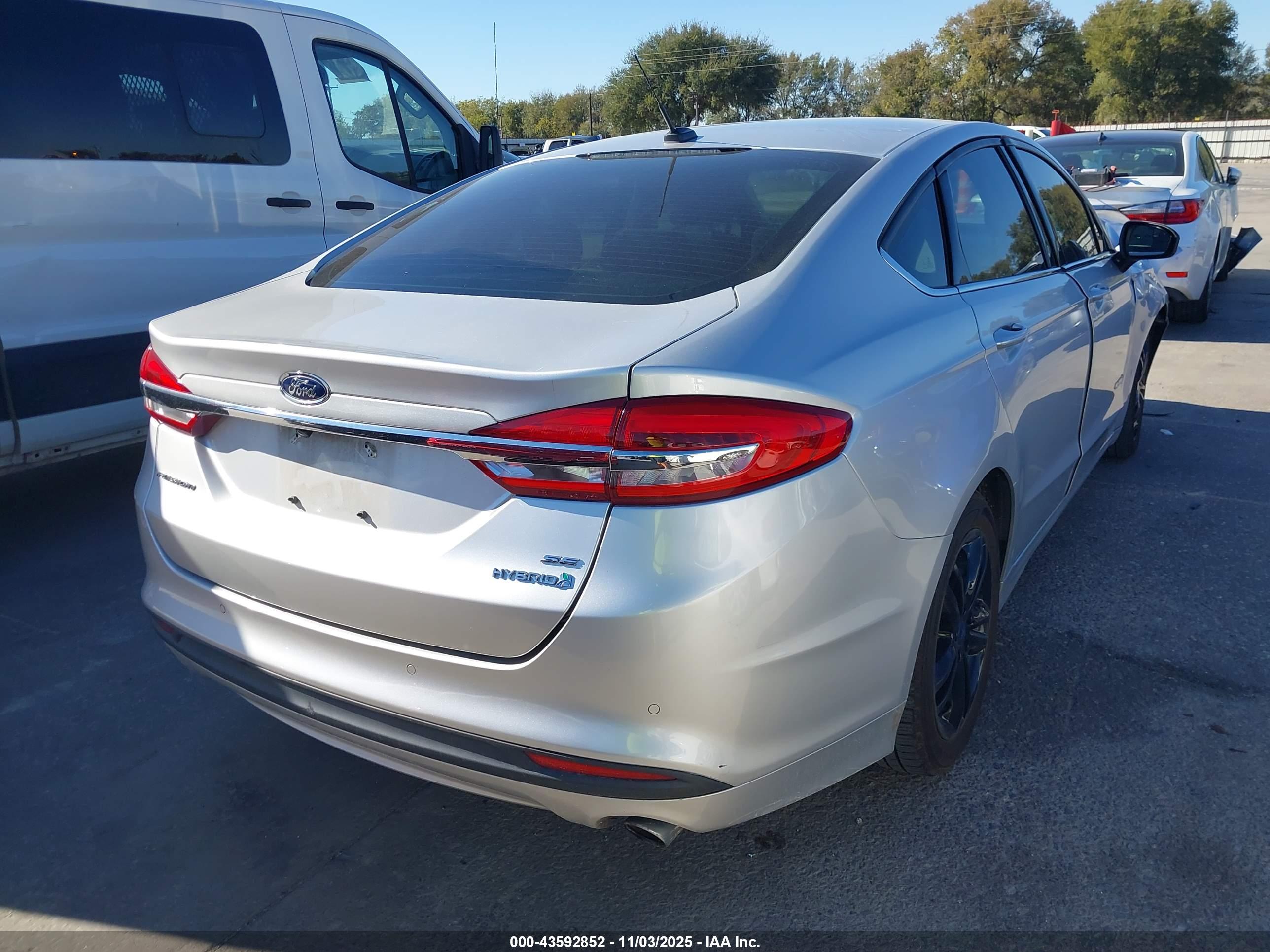 FORD FUSION image 4