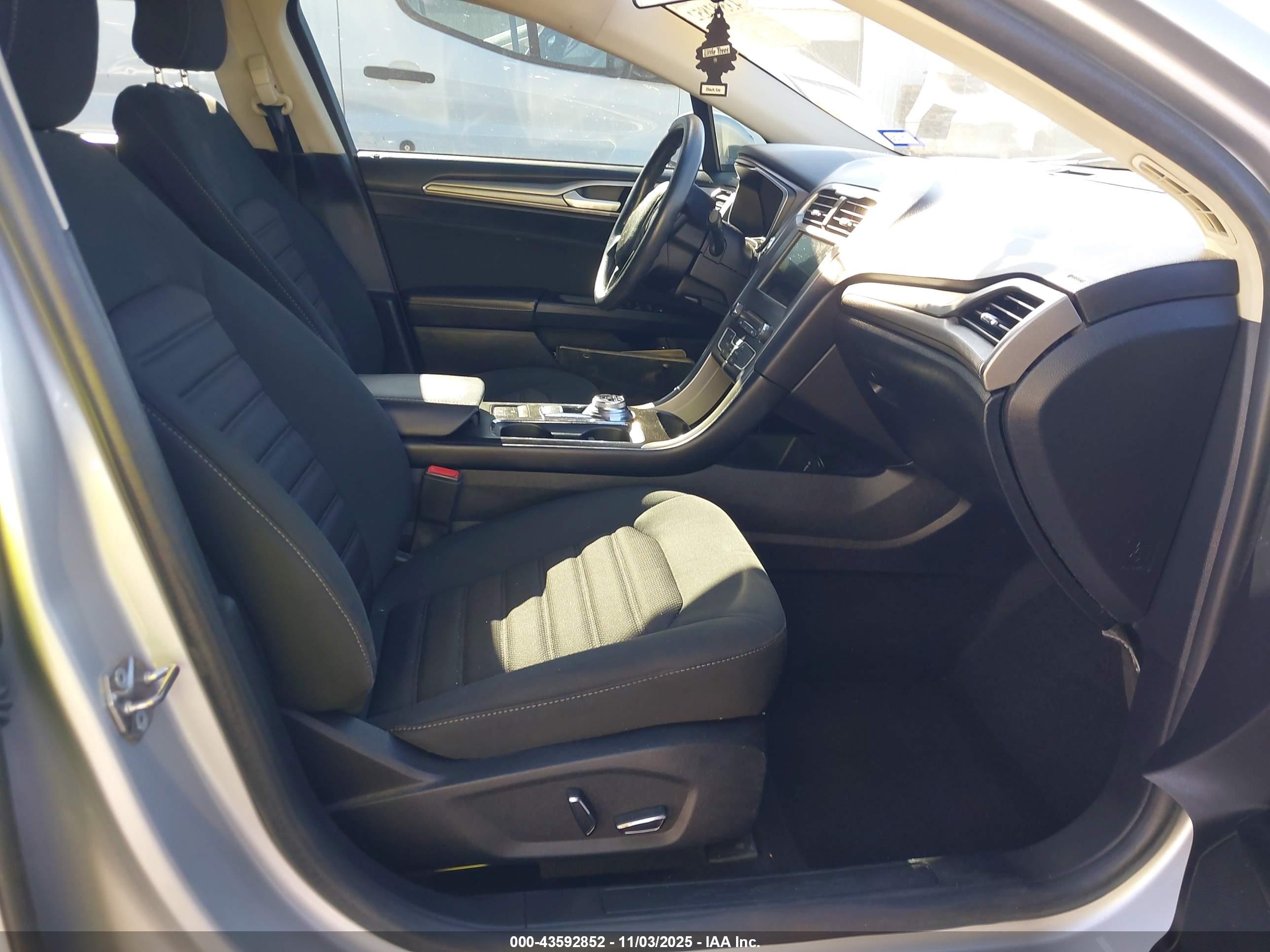 FORD FUSION image 5