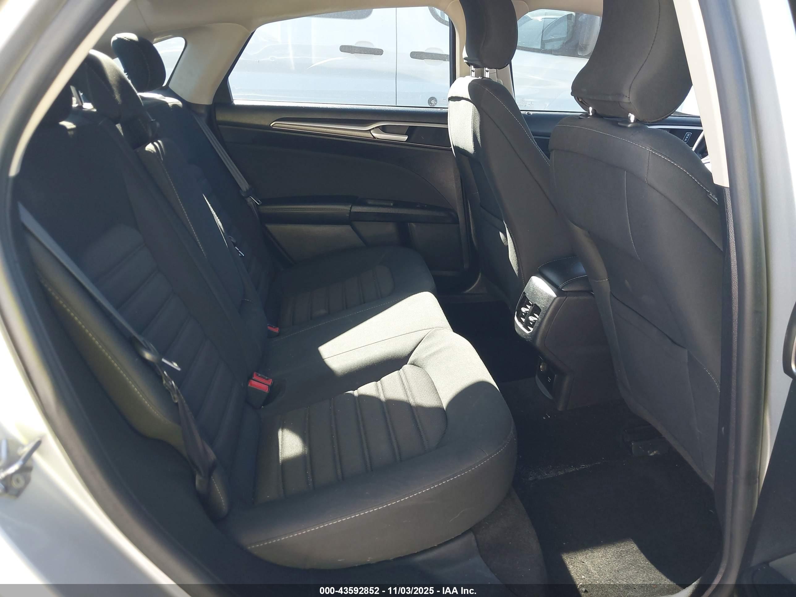FORD FUSION image 8