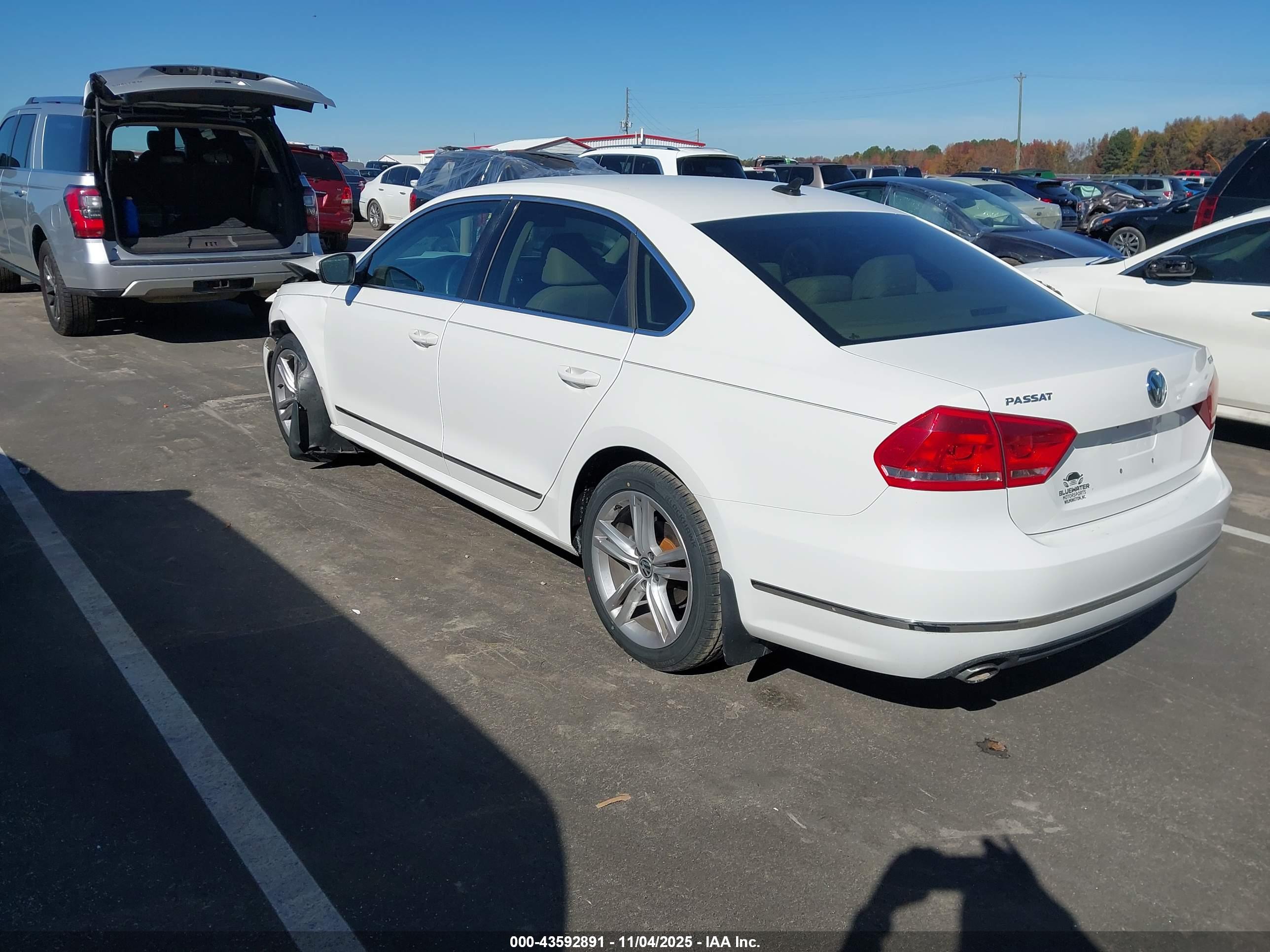 VOLKSWAGEN PASSAT image 3
