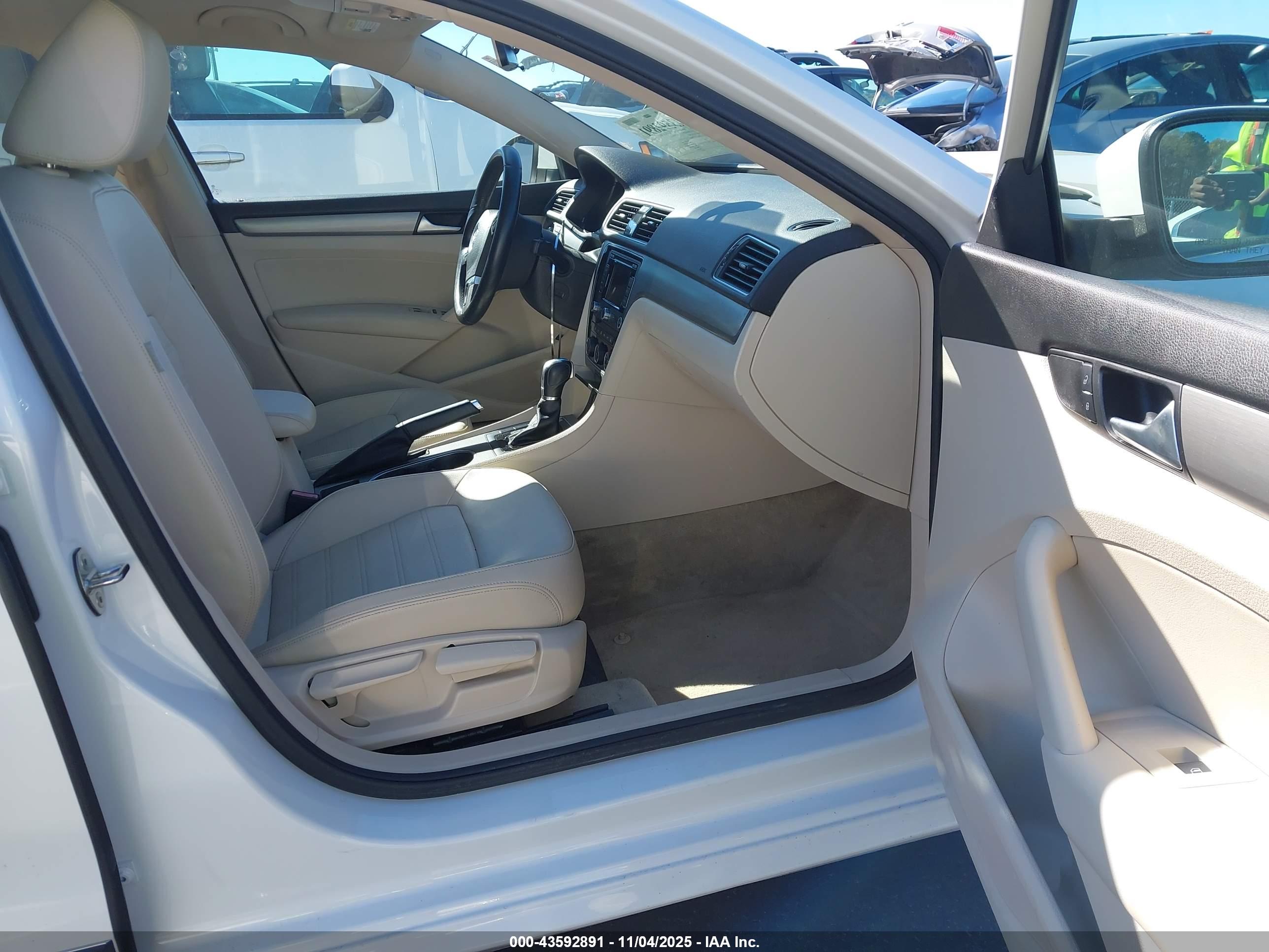 VOLKSWAGEN PASSAT image 5