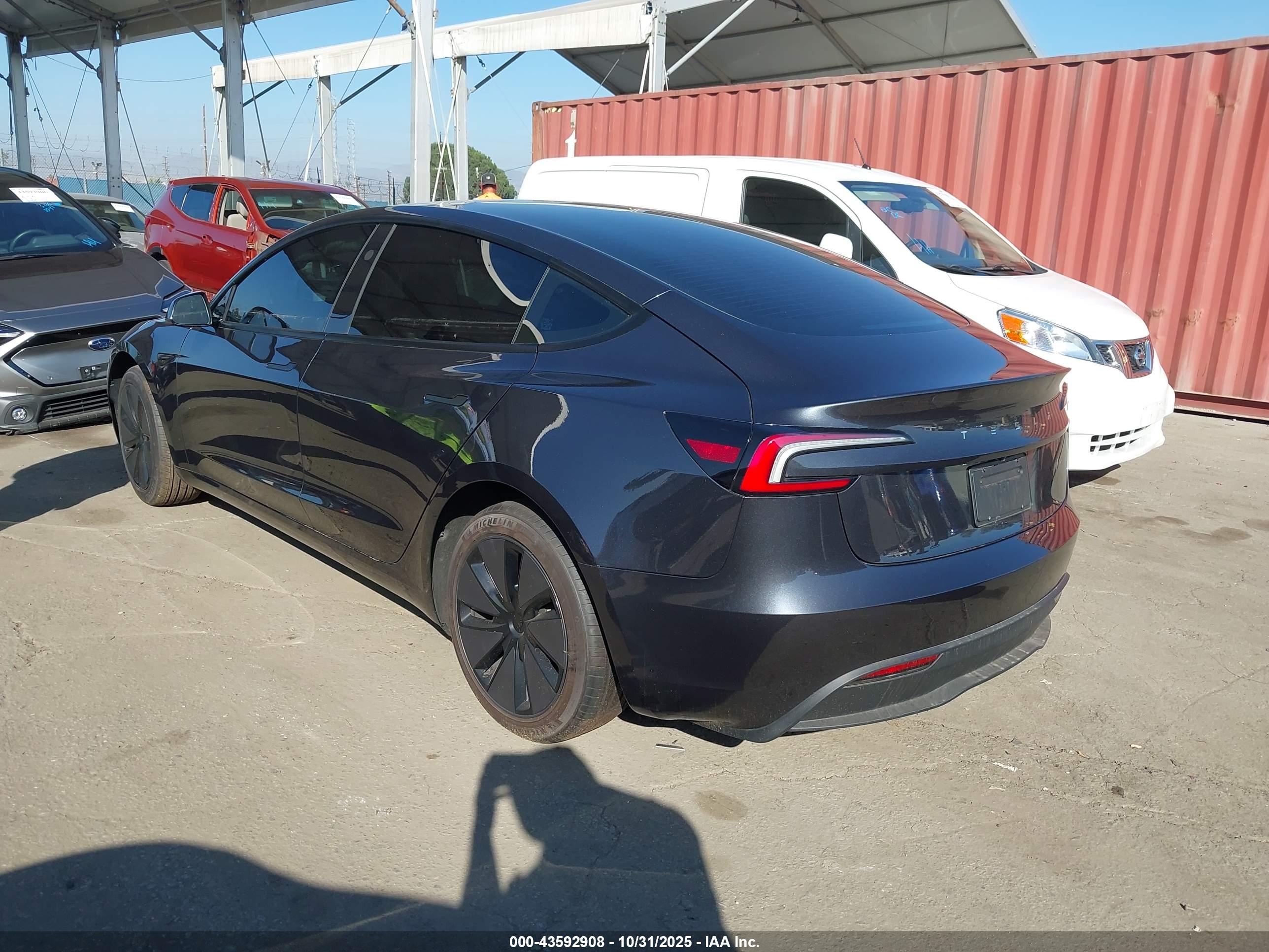 TESLA MODEL image 3