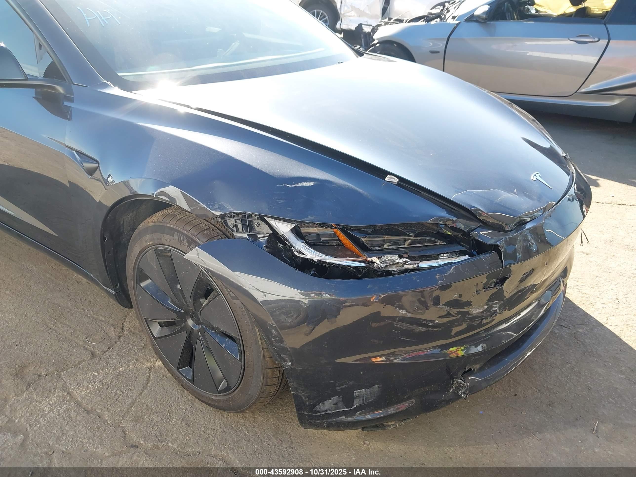 TESLA MODEL image 6