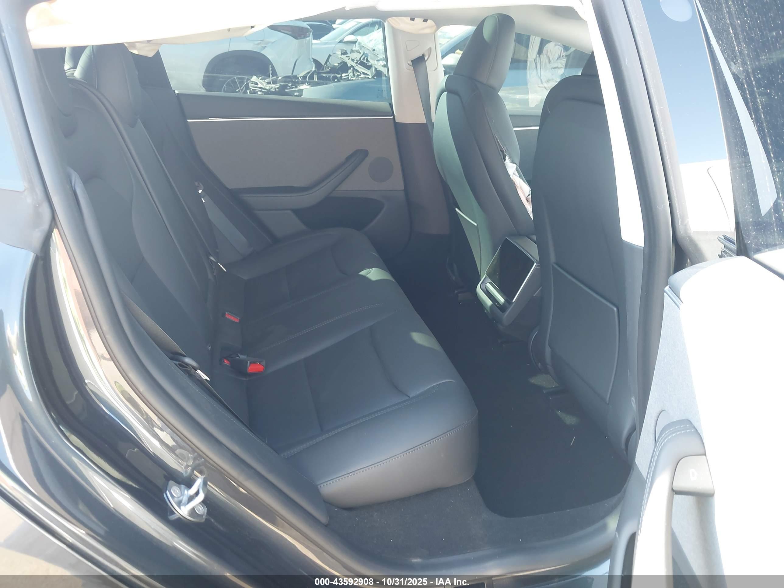 TESLA MODEL image 8