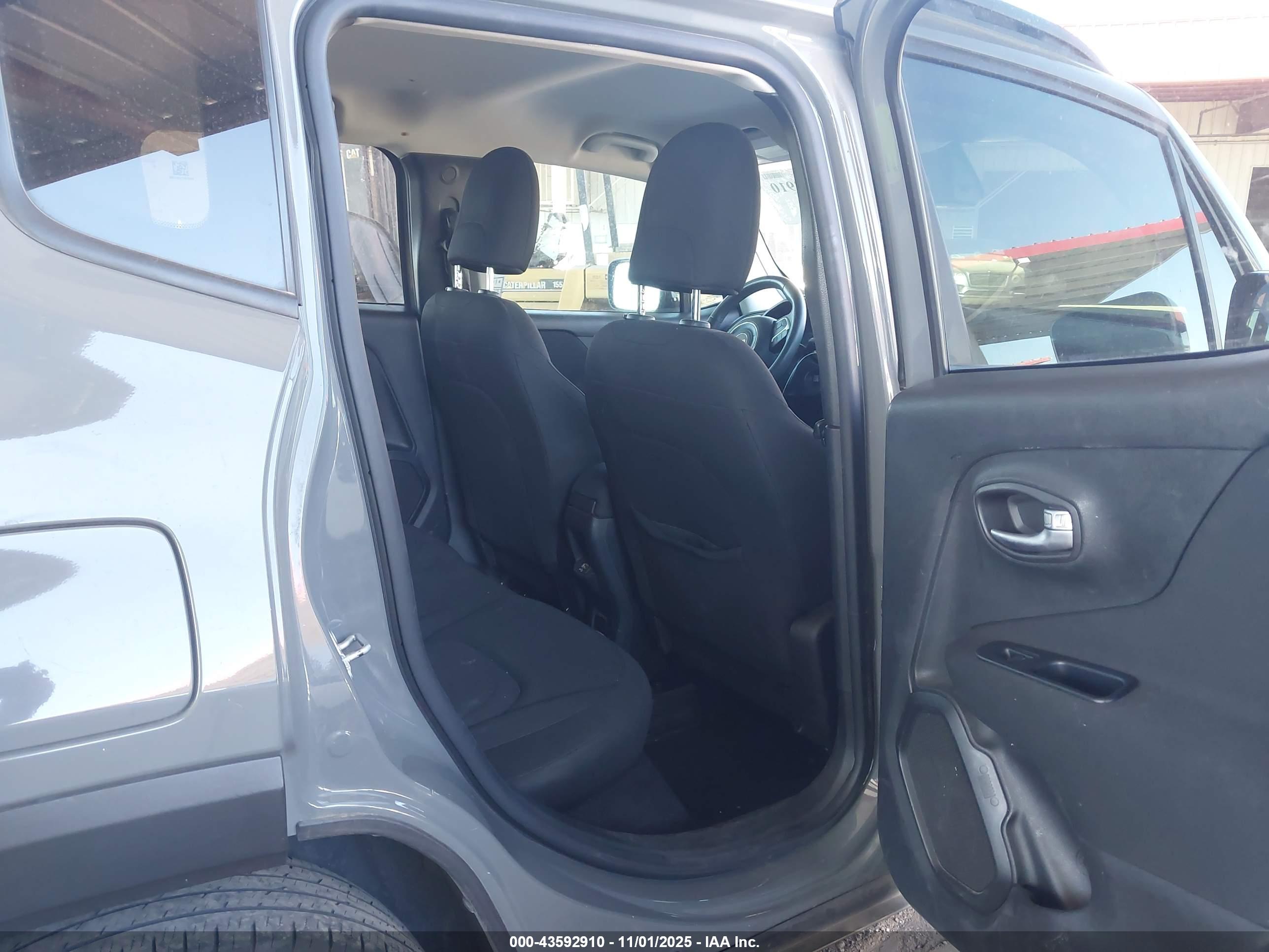 JEEP RENEGADE image 8