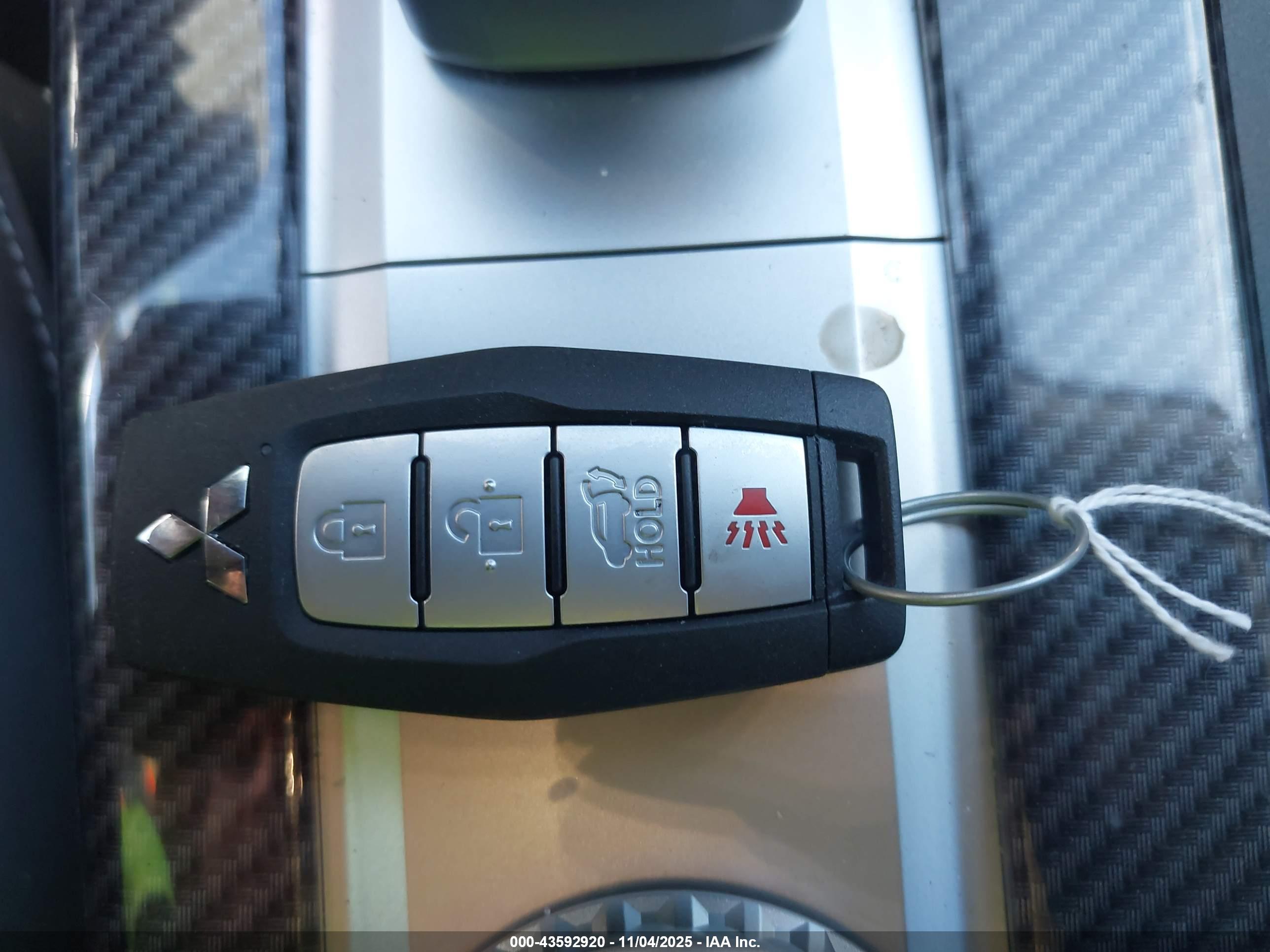 MITSUBISHI OUTLANDER image 11