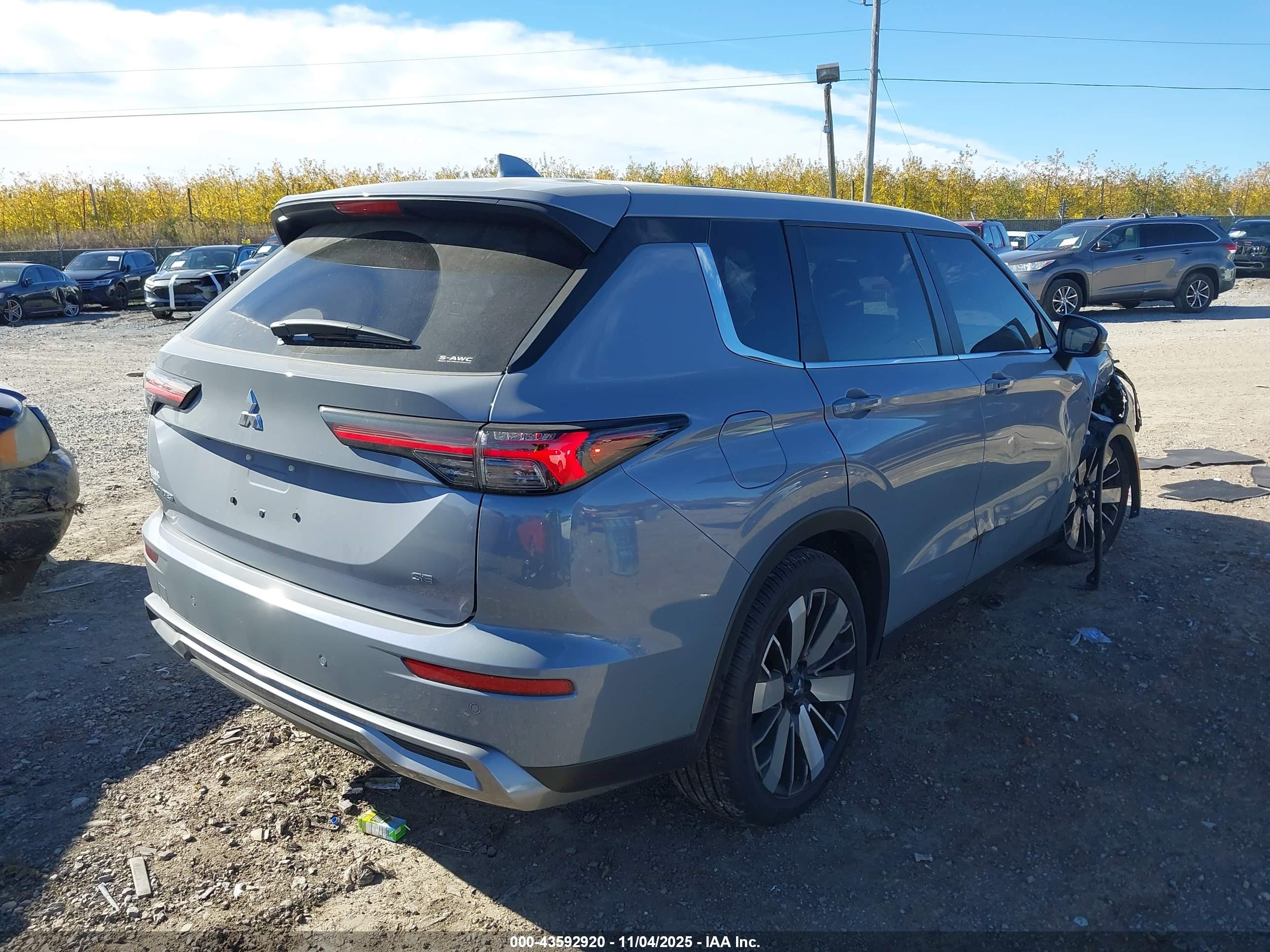 MITSUBISHI OUTLANDER image 4
