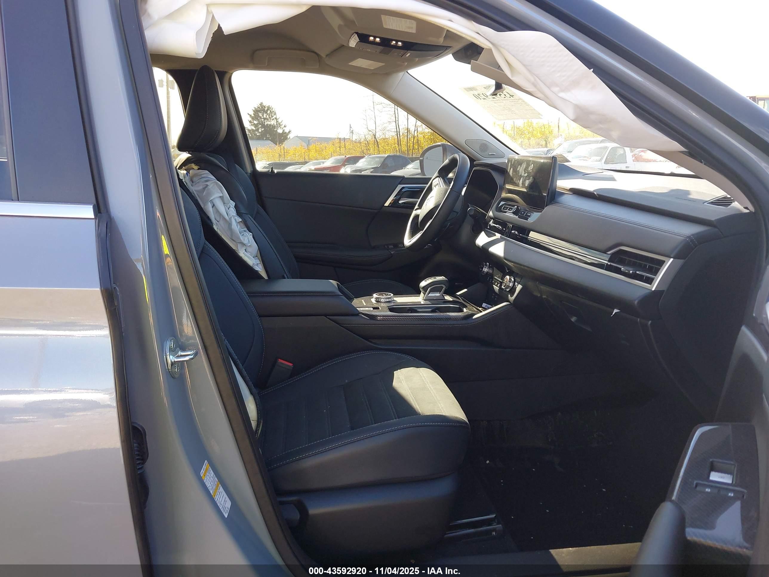 MITSUBISHI OUTLANDER image 5