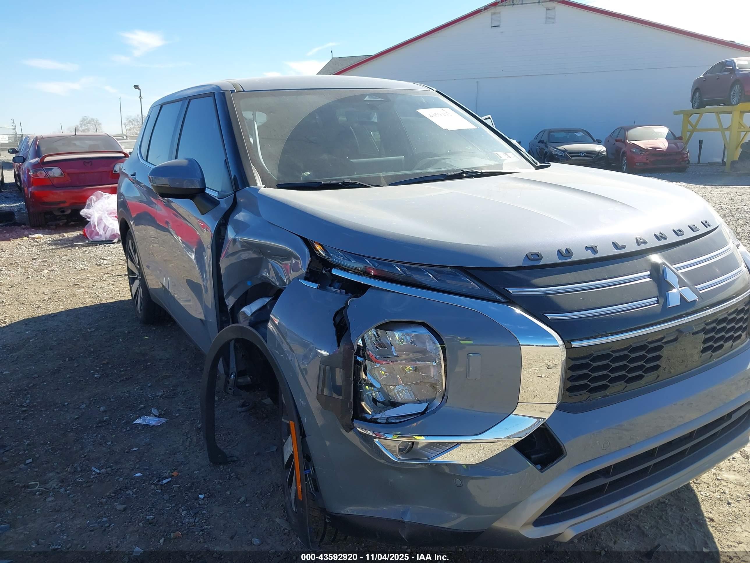 MITSUBISHI OUTLANDER image 6