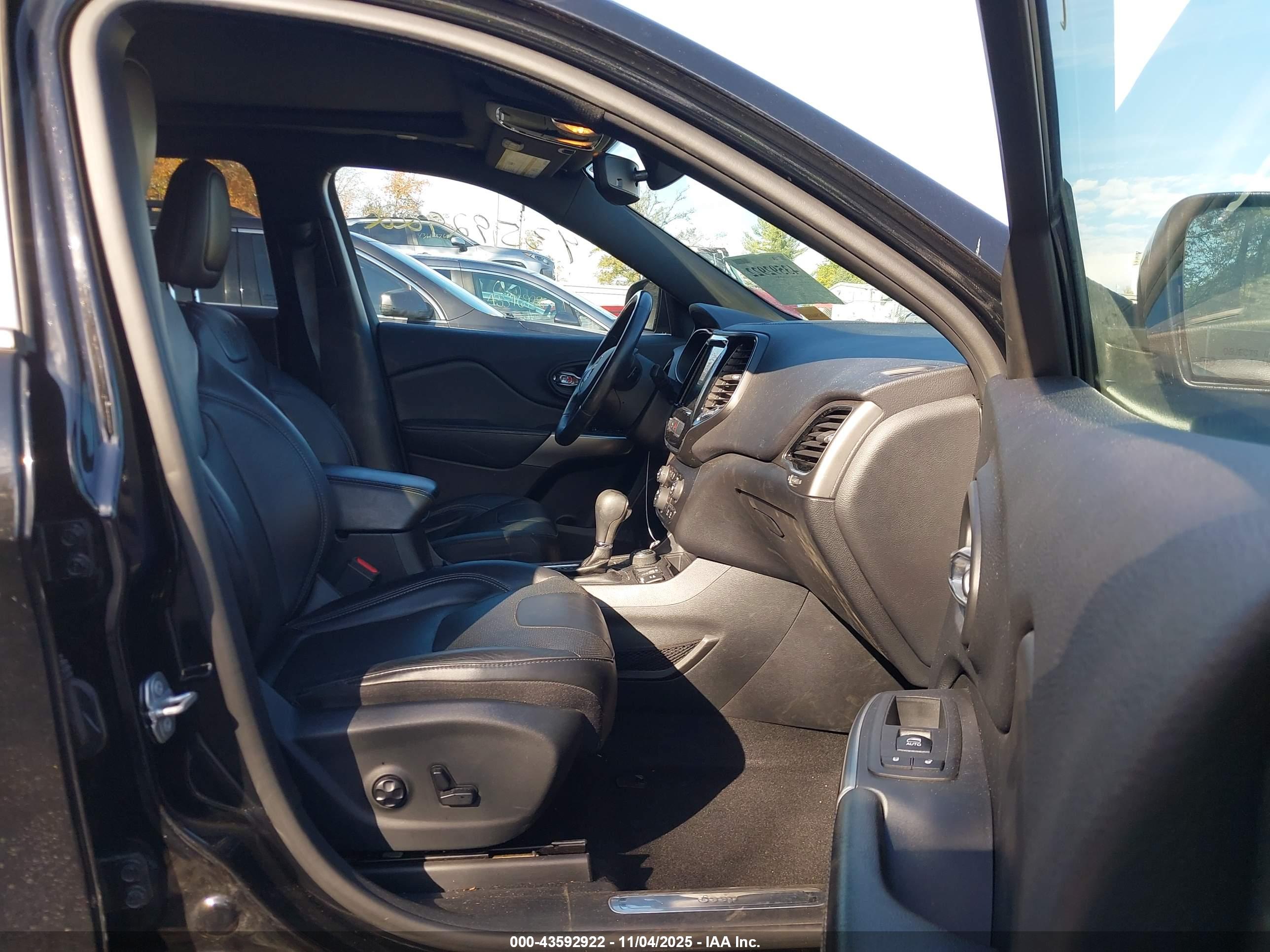 JEEP CHEROKEE image 5