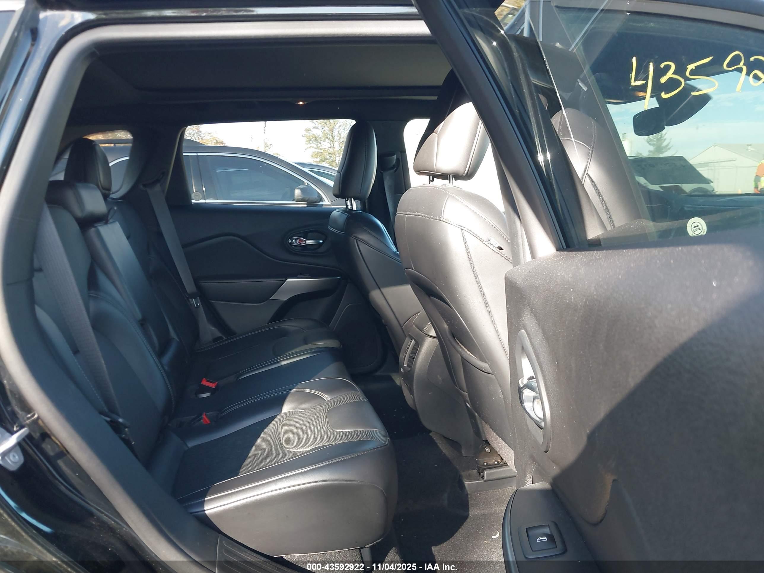 JEEP CHEROKEE image 8