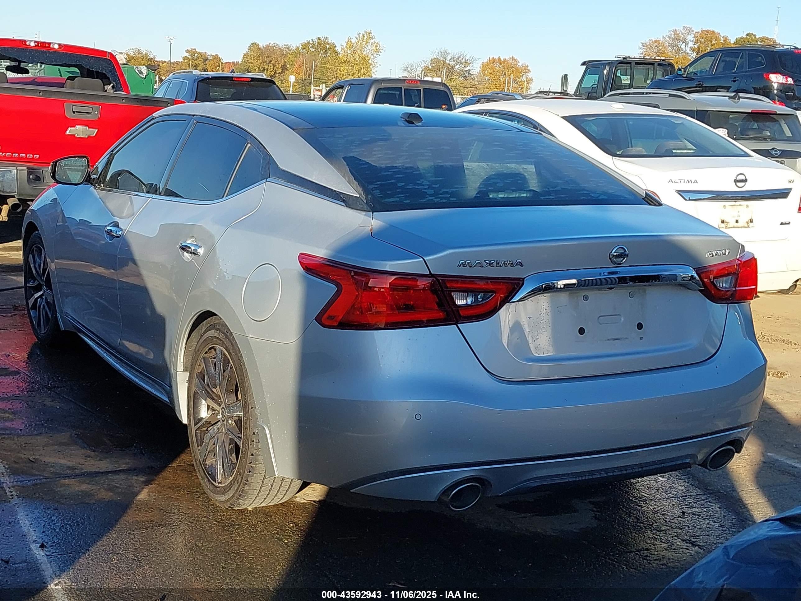 NISSAN MAXIMA image 3