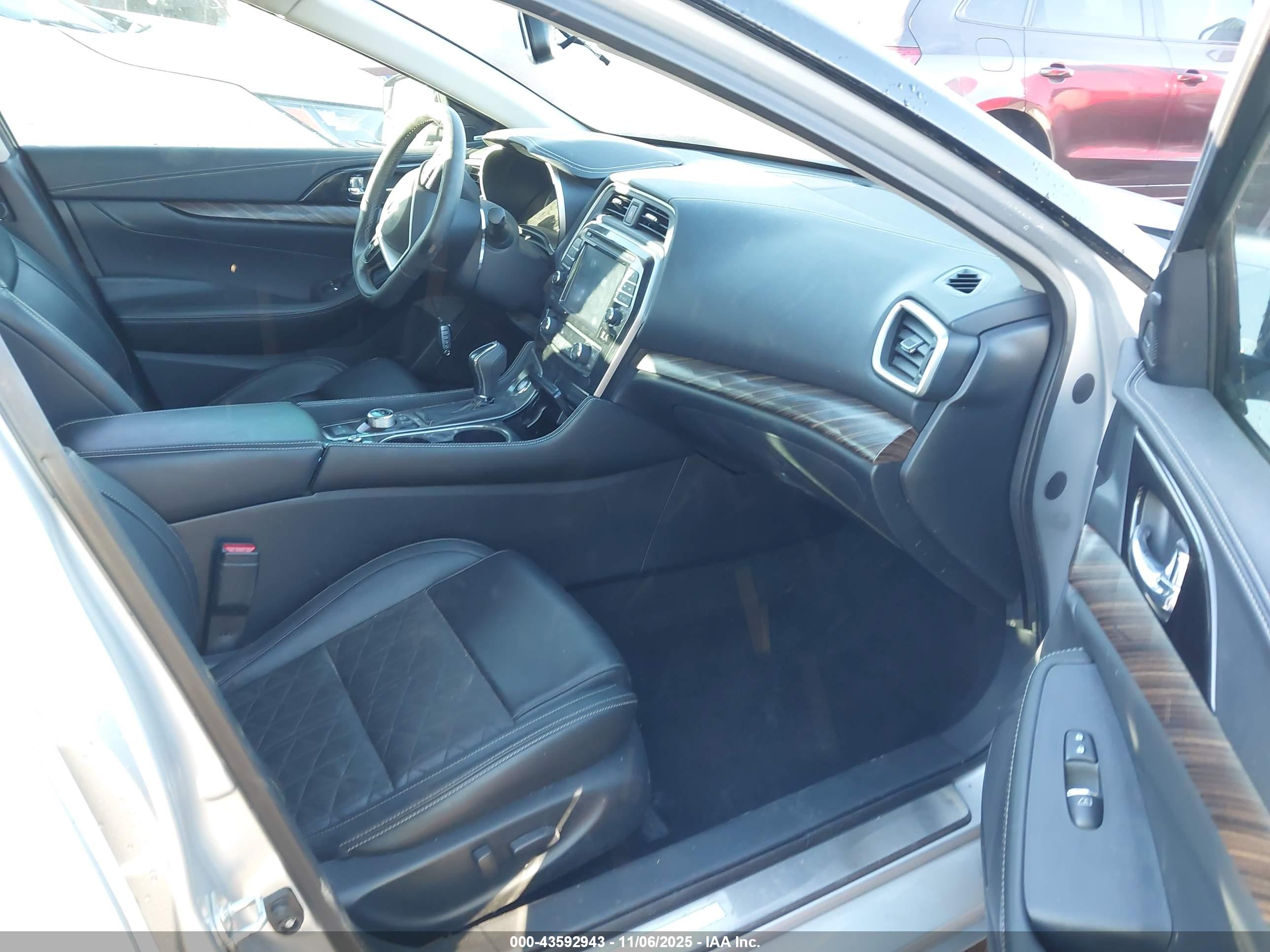 NISSAN MAXIMA image 5