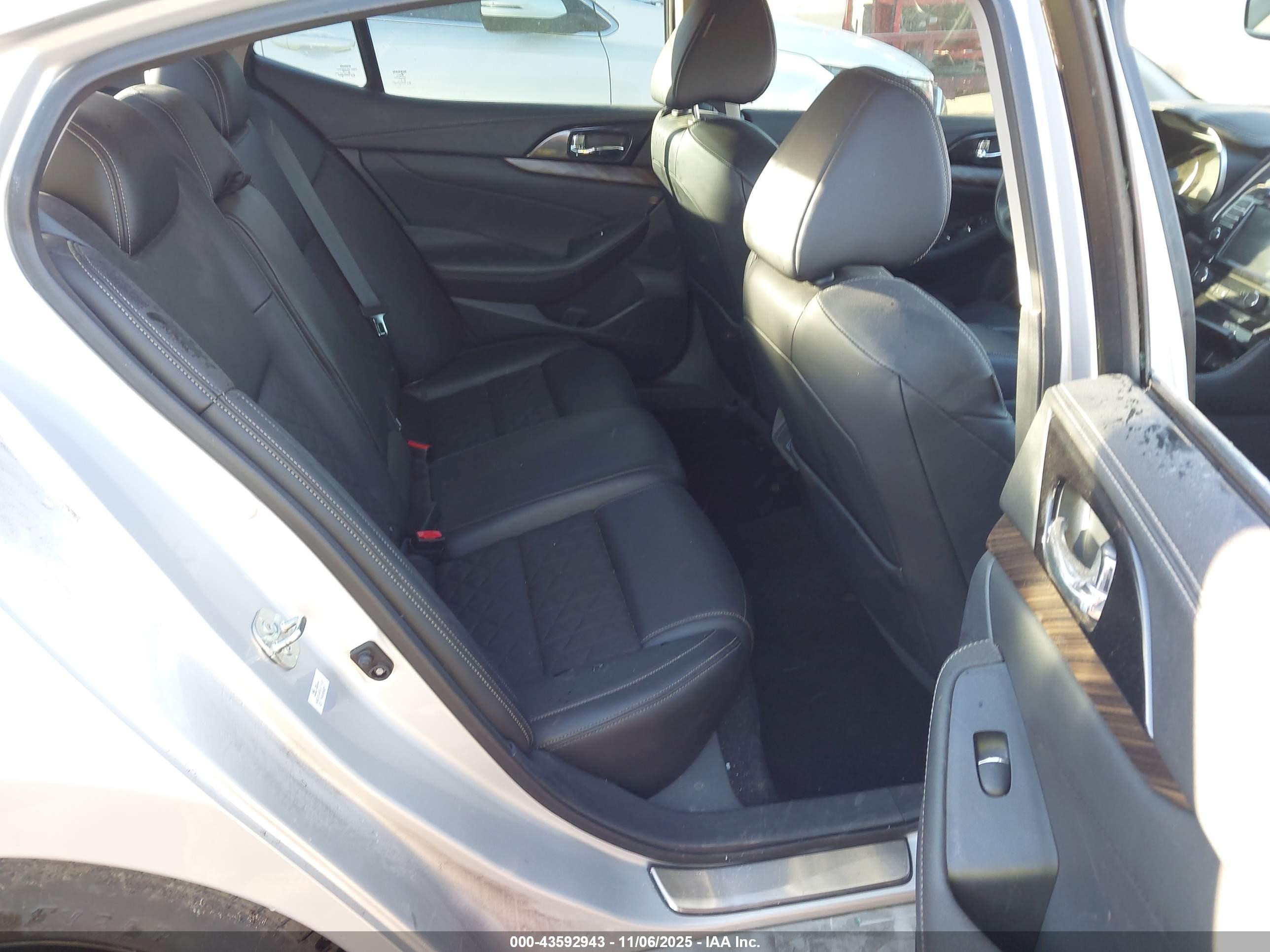 NISSAN MAXIMA image 8