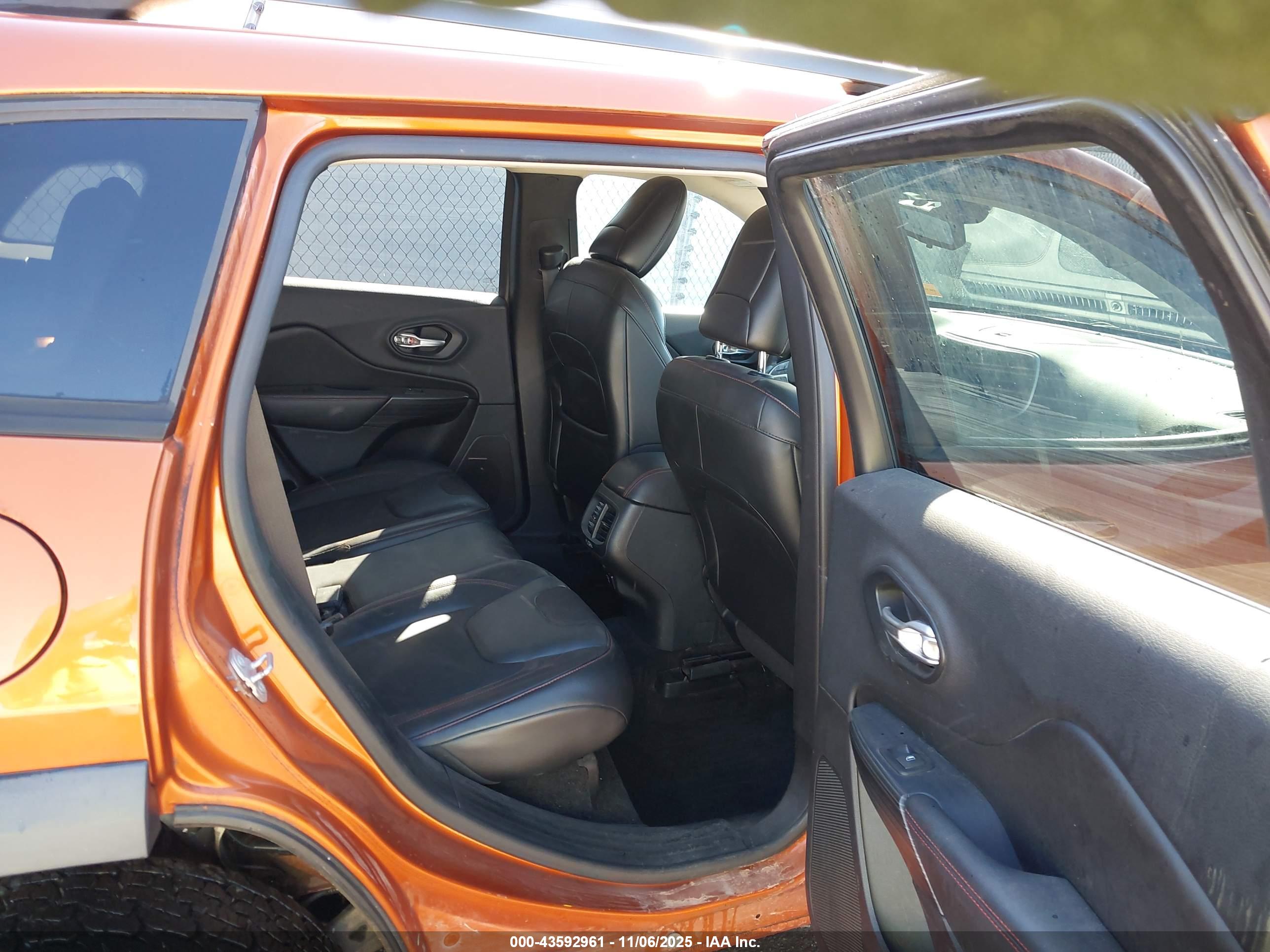 JEEP CHEROKEE image 8