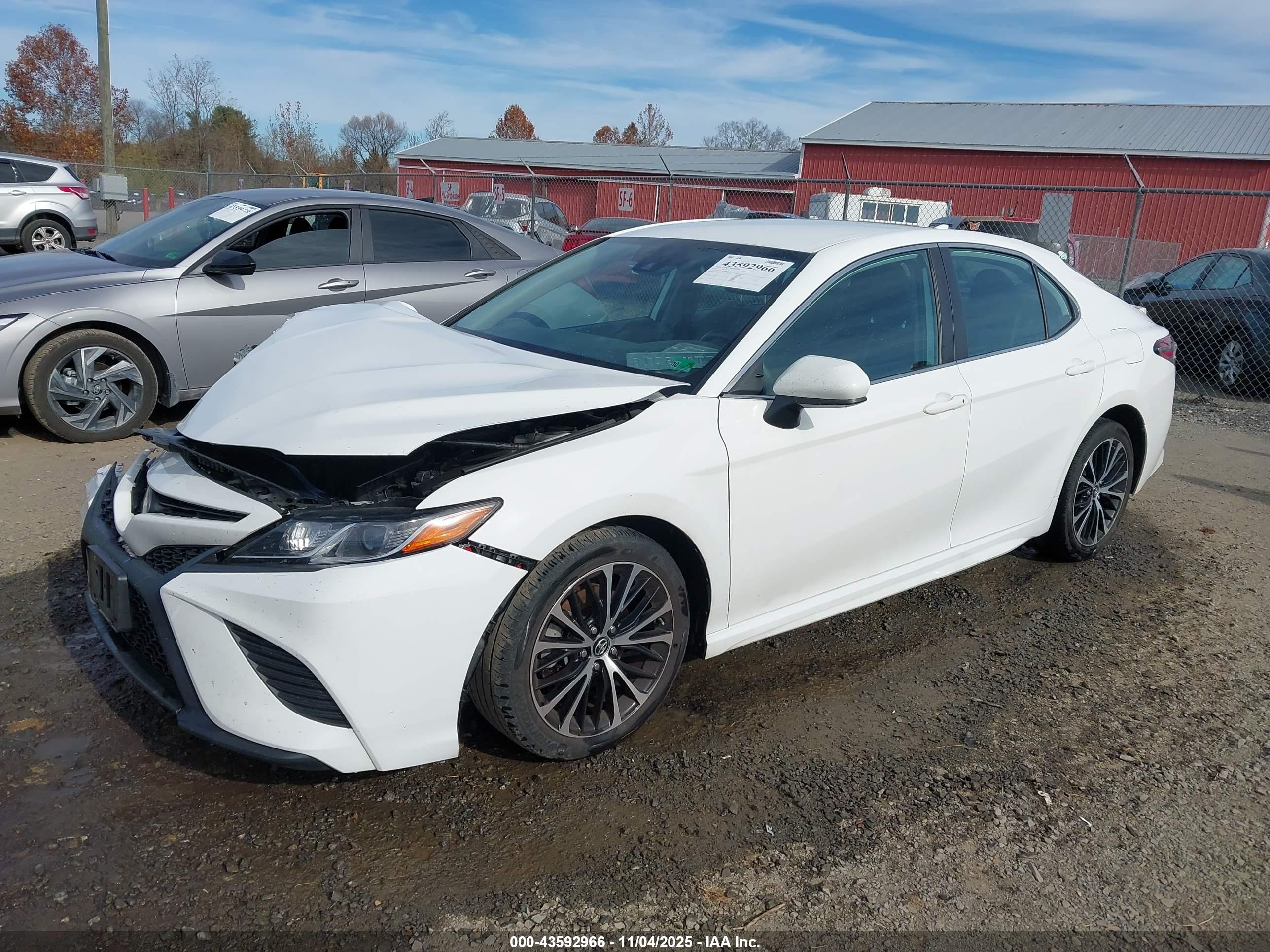TOYOTA CAMRY image 2