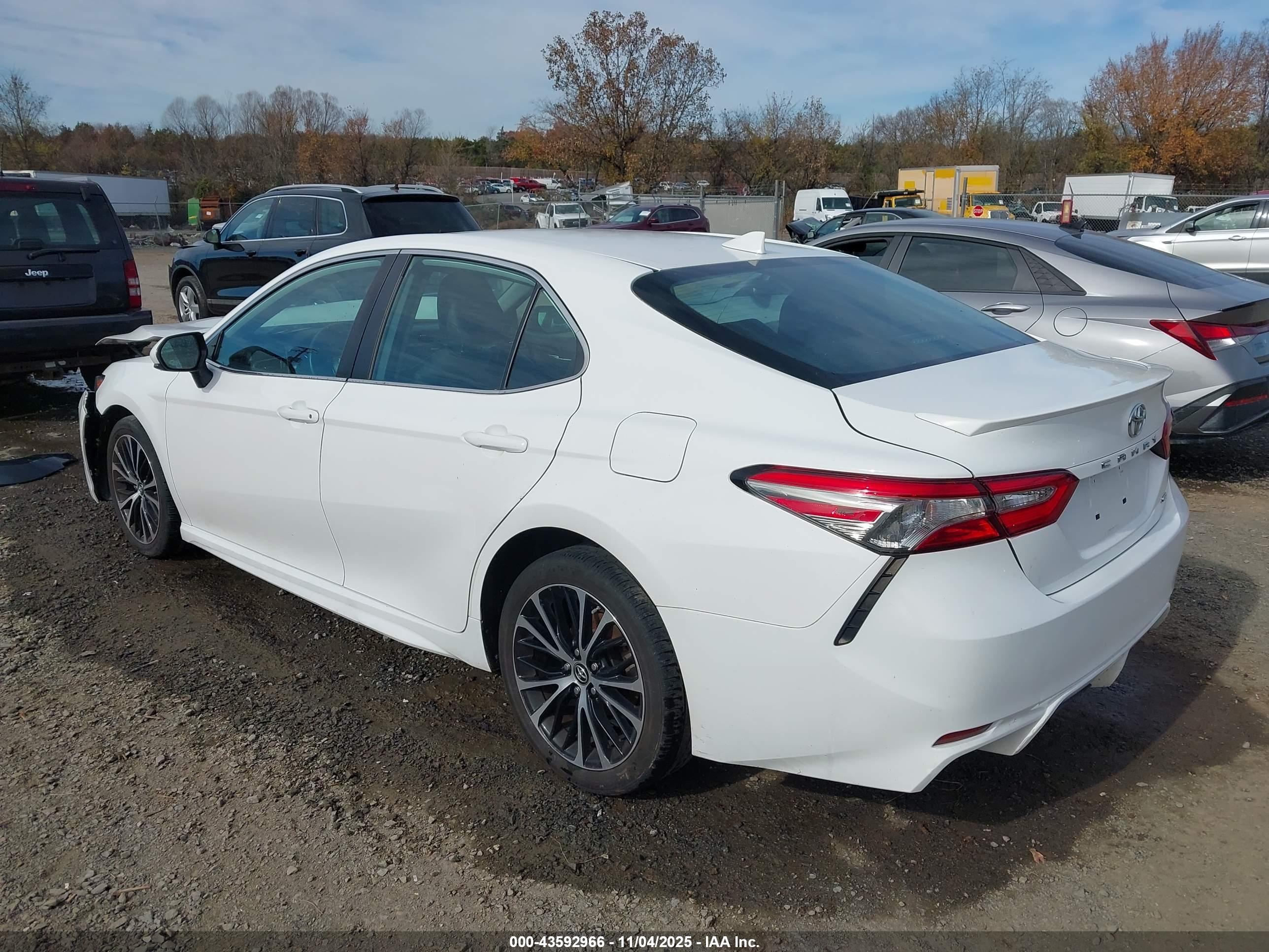 TOYOTA CAMRY image 3